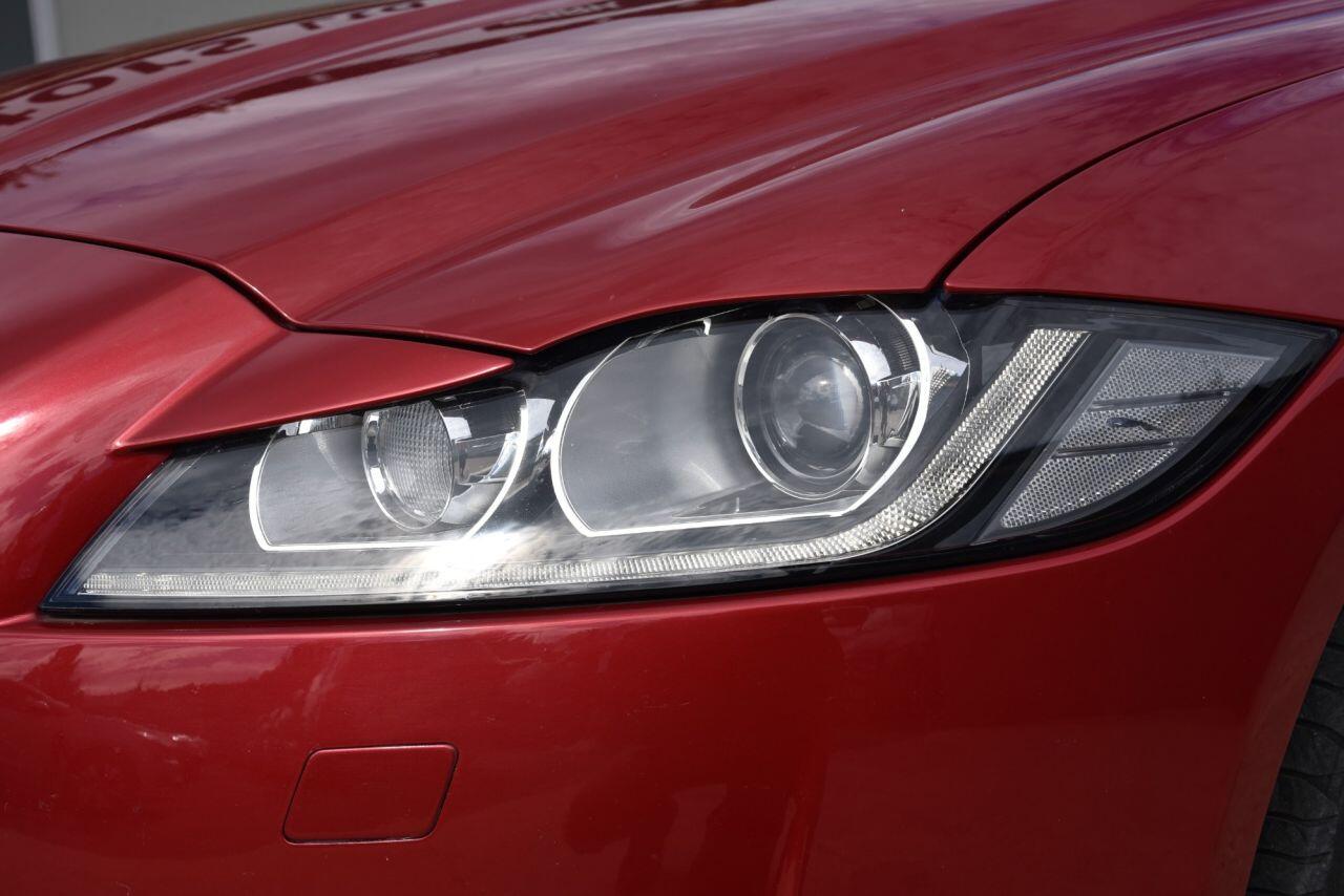 Jaguar XF view 13