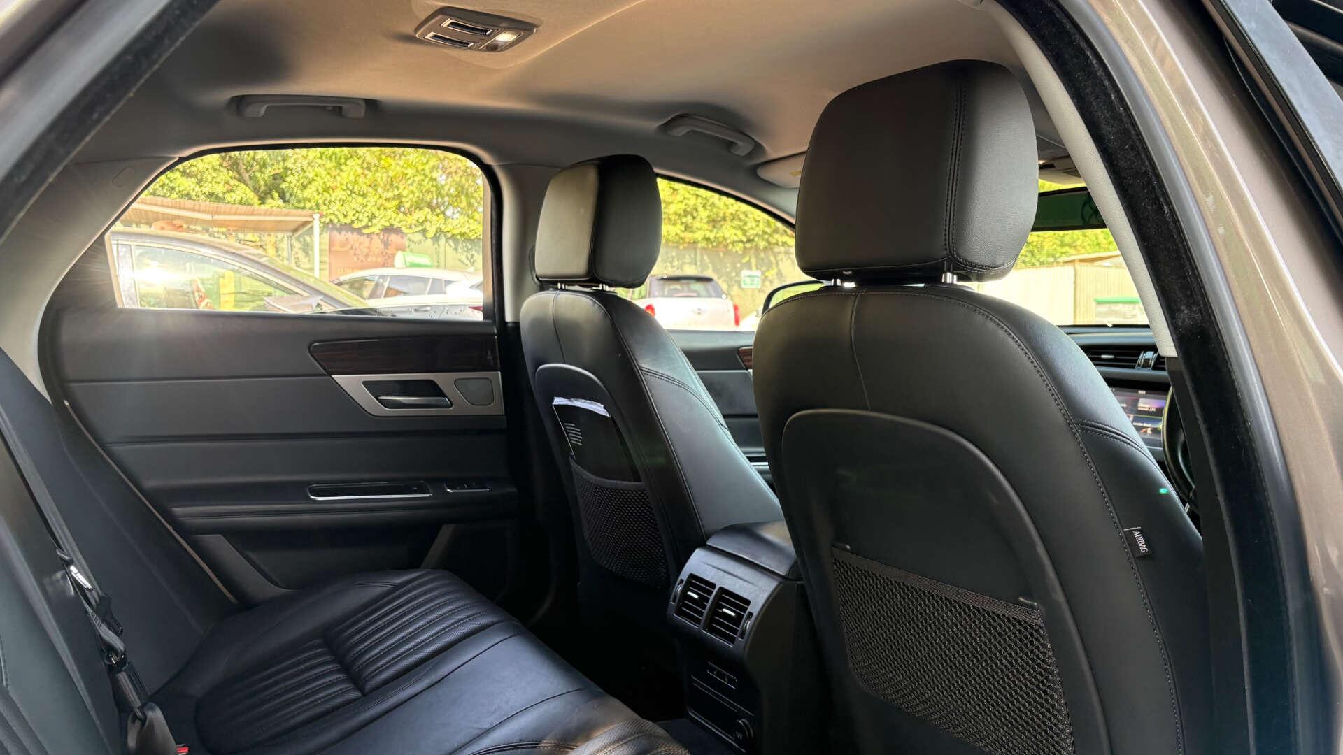 Jaguar XF view 9