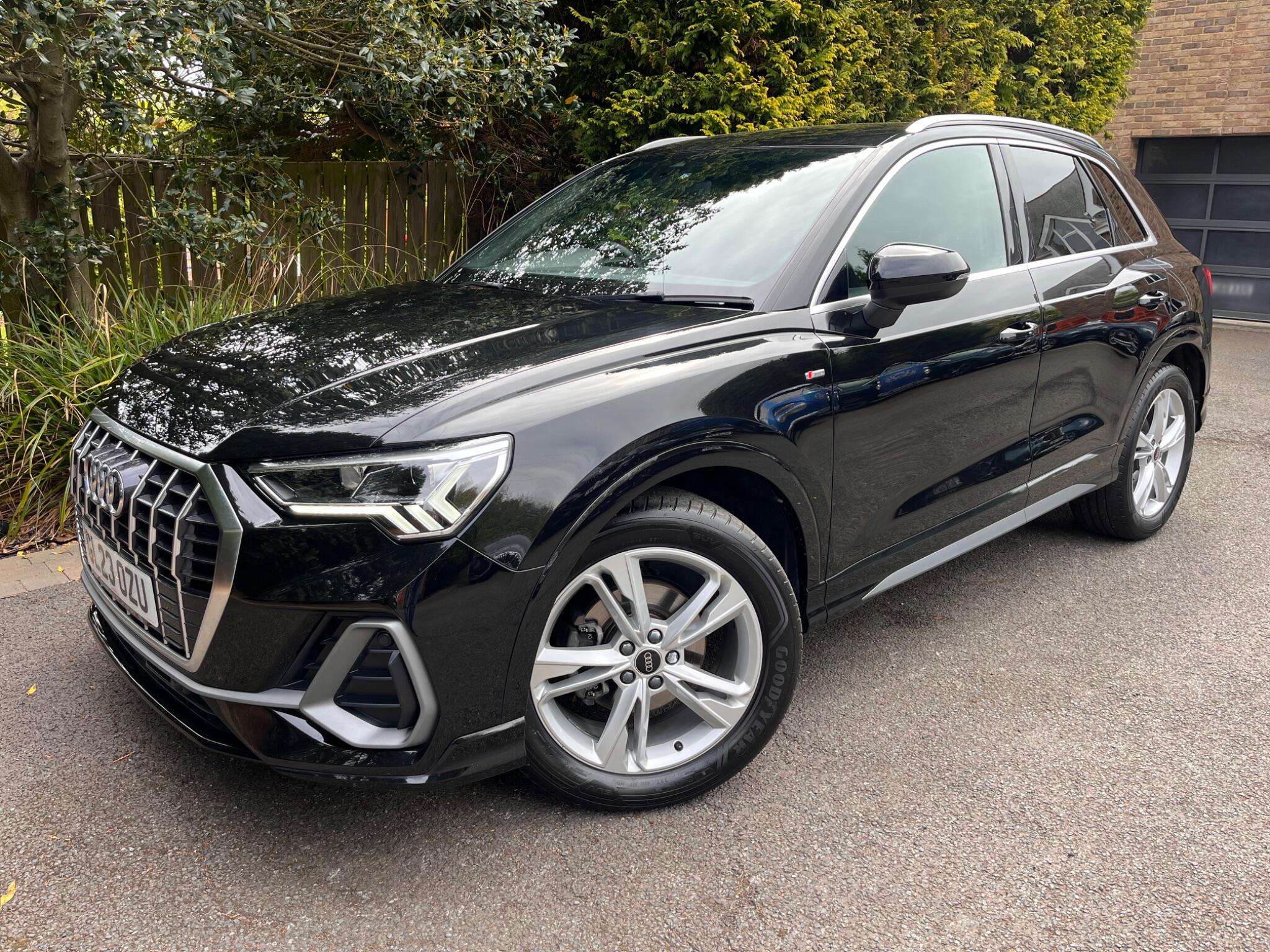 Audi Q3 view 3