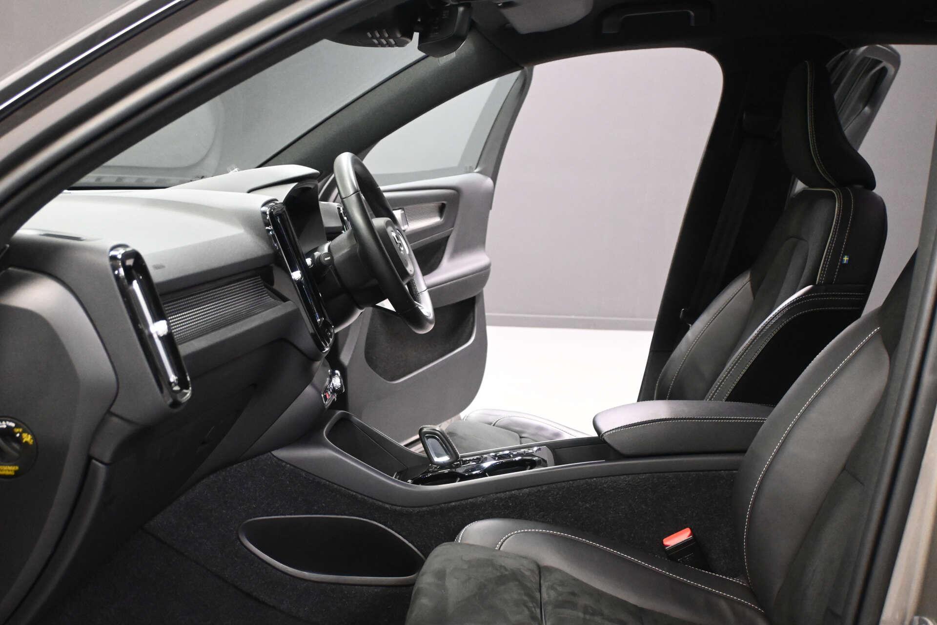 Volvo XC40 view 11