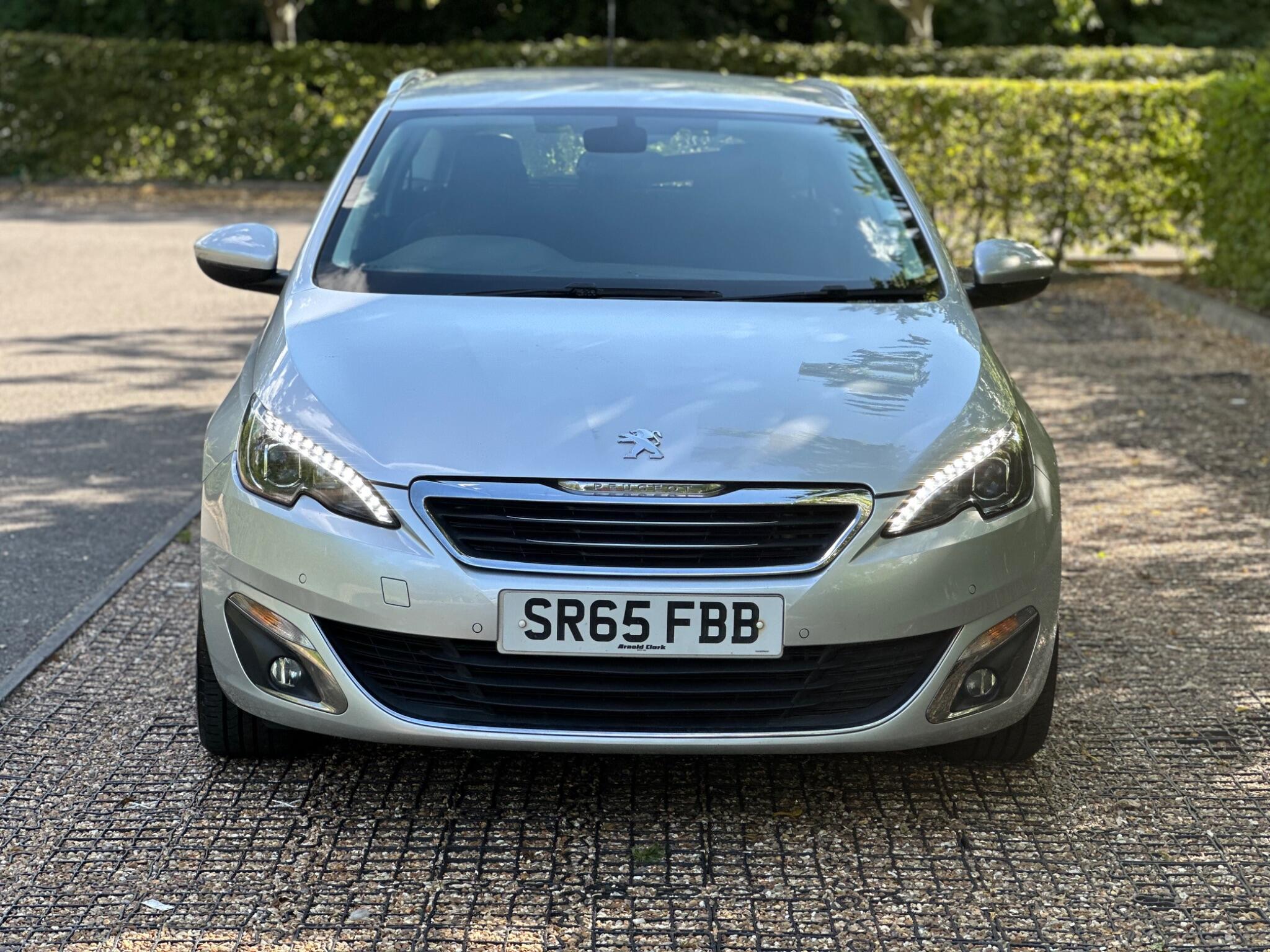 Peugeot 308 view 2