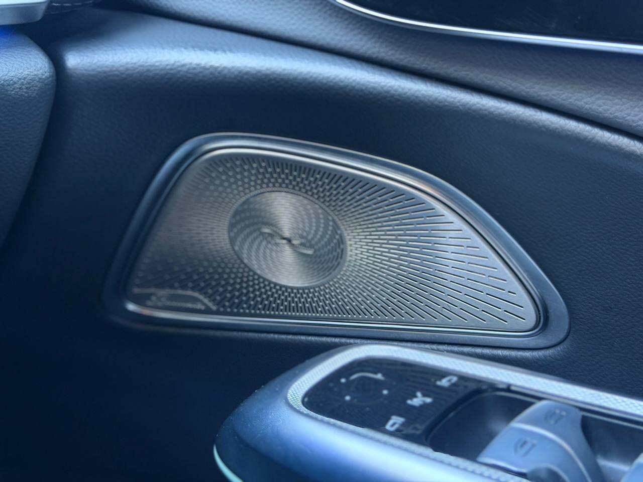 Mercedes-Benz E-Class view 37