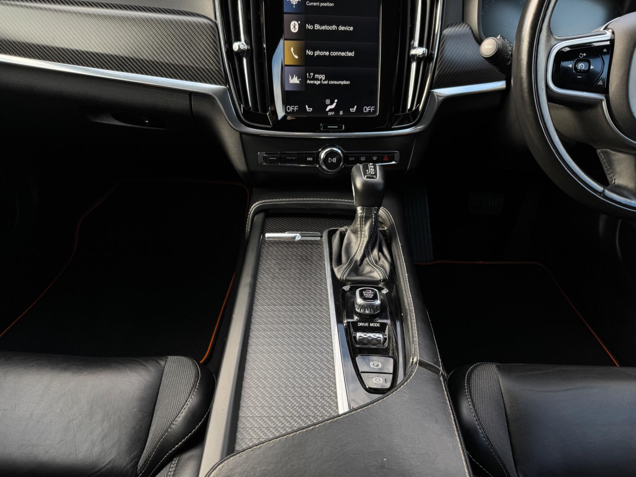 Volvo V90 Cross Country view 28