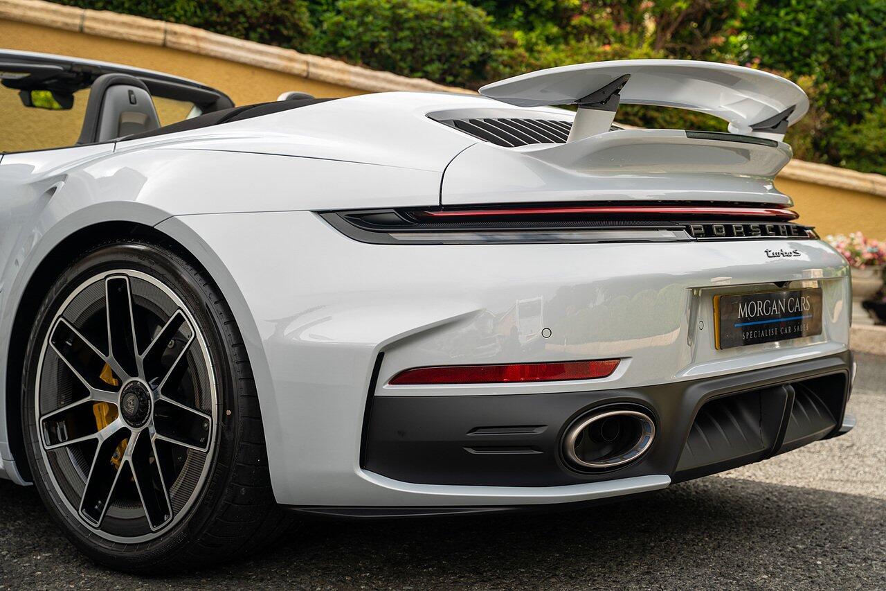 Porsche 911 view 12