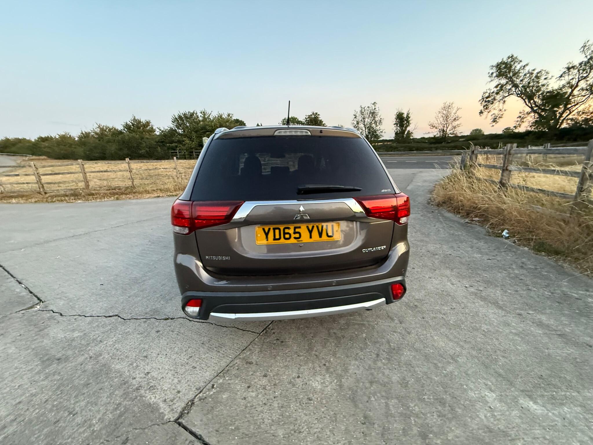 Mitsubishi Outlander 2.2 DI-D GX3 SUV 5dr Diesel Manual 4WD Euro 6 (s/s) (147 ps) — photo 17 of 90