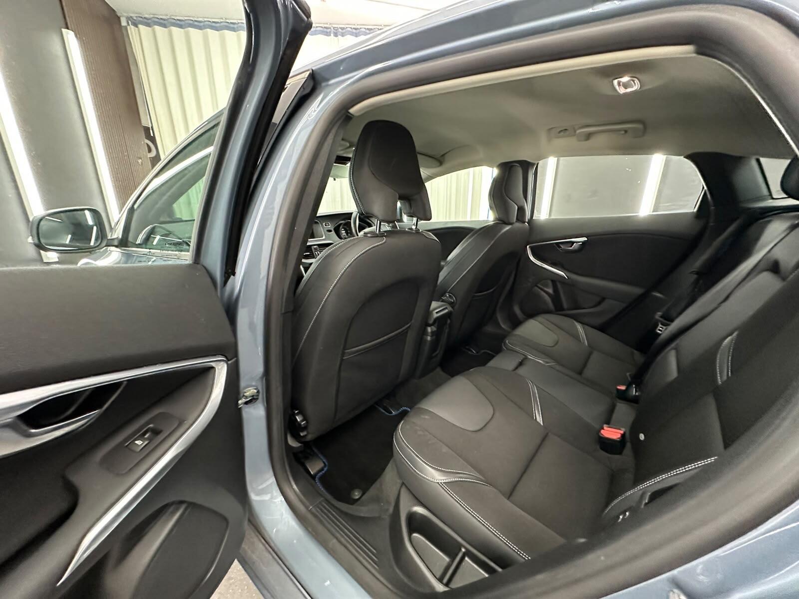 Volvo V40 view 26