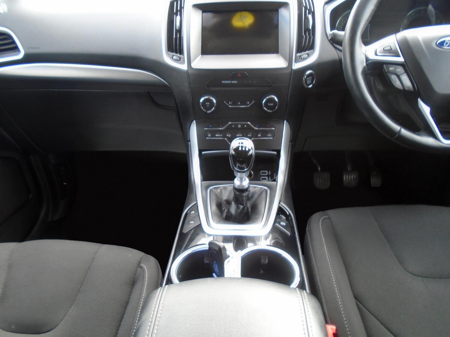Ford S-Max view 11