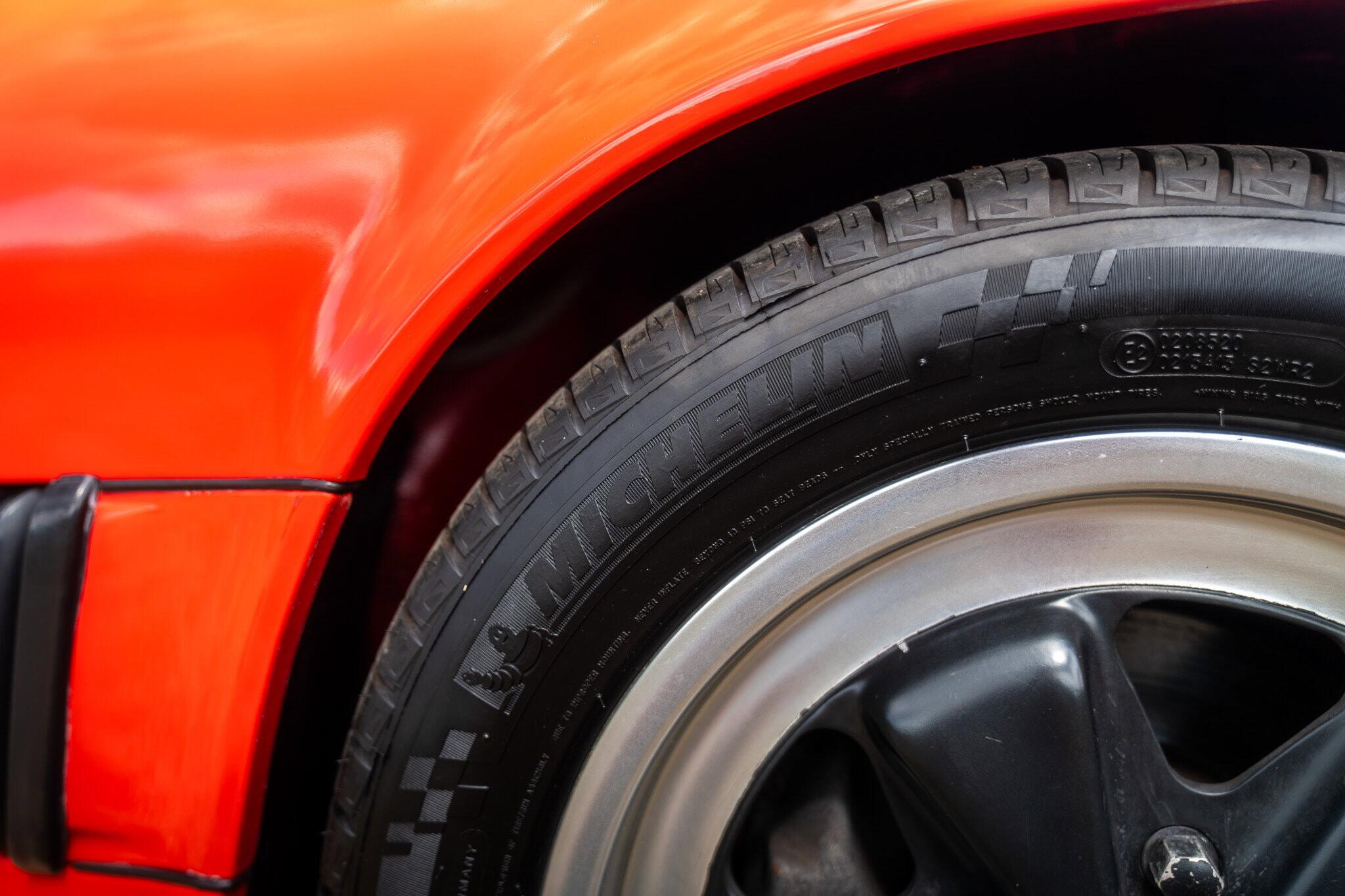 Porsche 911 view 28