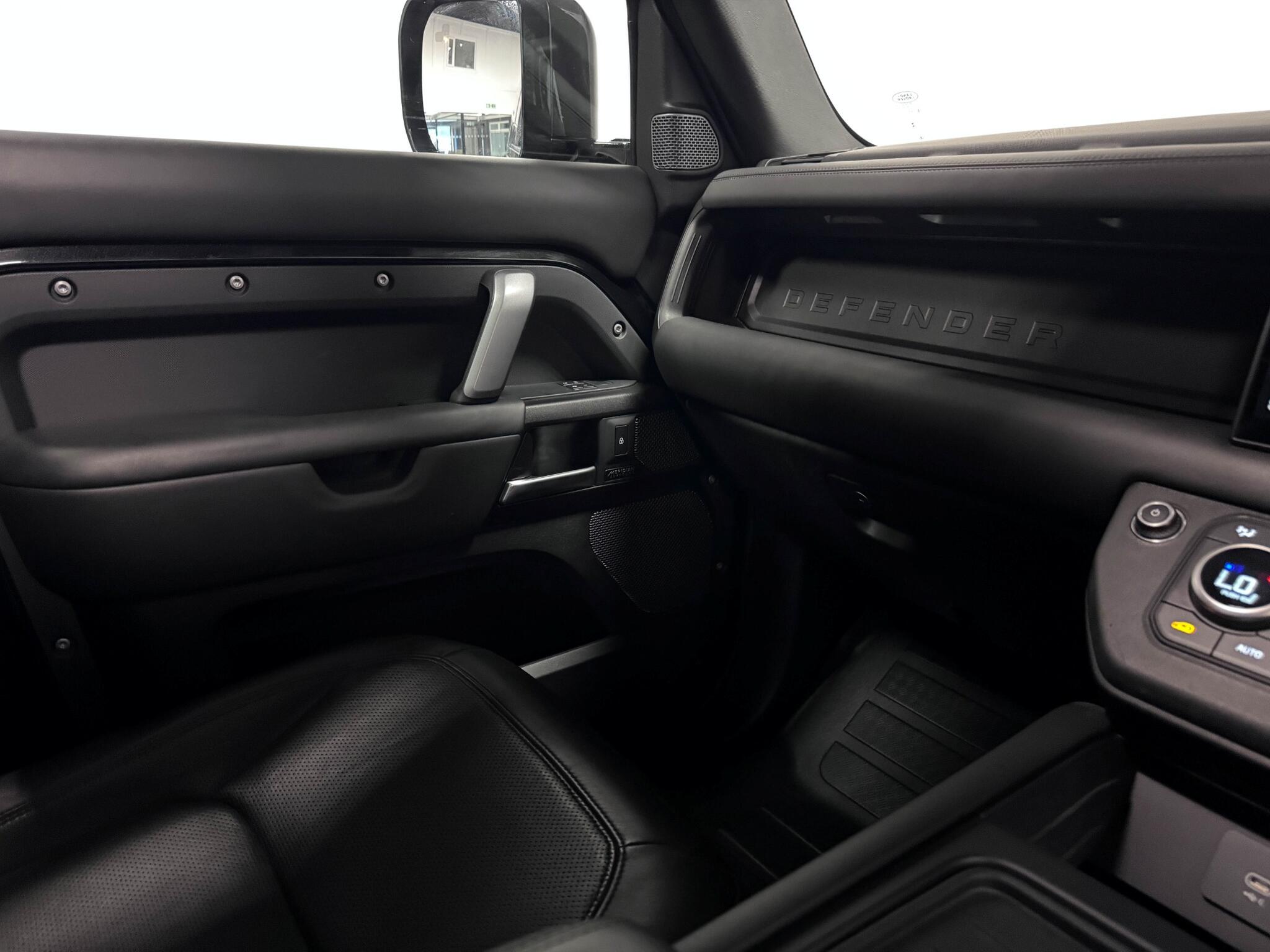Land Rover Defender view 43