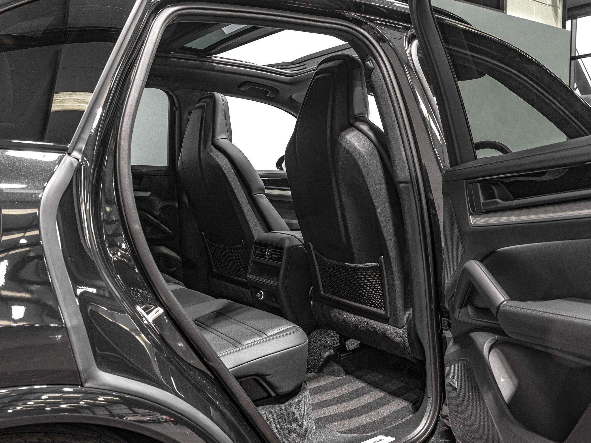 Porsche Cayenne view 23