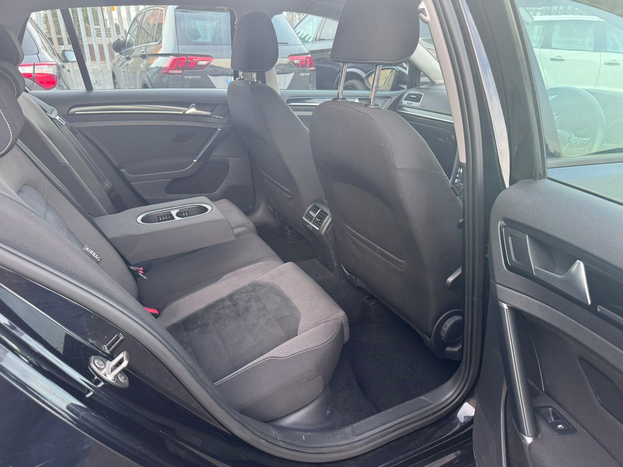 Volkswagen Golf view 17
