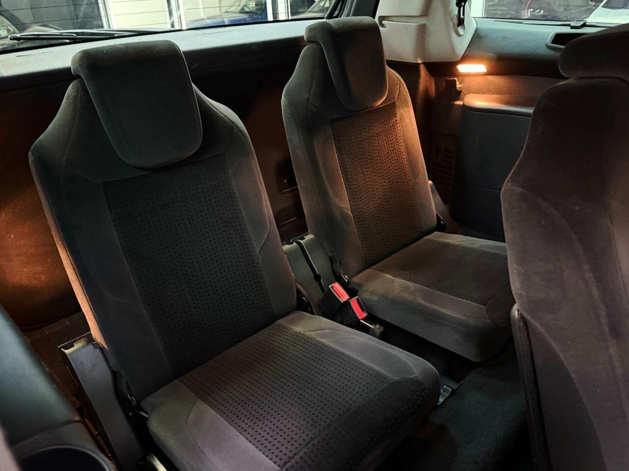 Citroen Grand C4 Picasso view 23