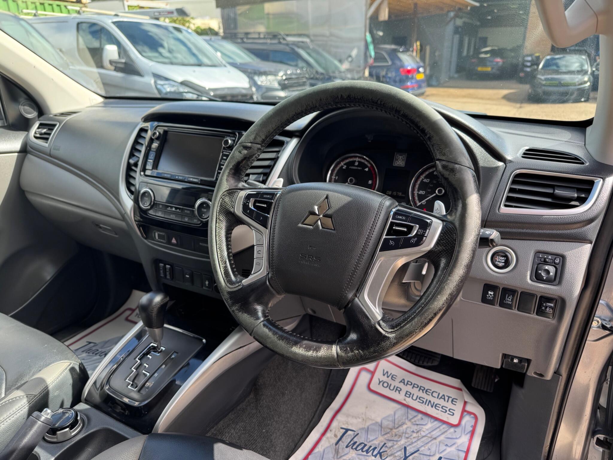 Mitsubishi L200 view 18