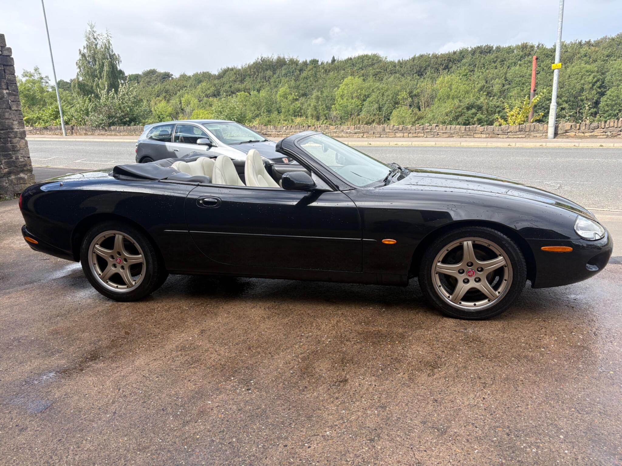 Jaguar XK8 view 16