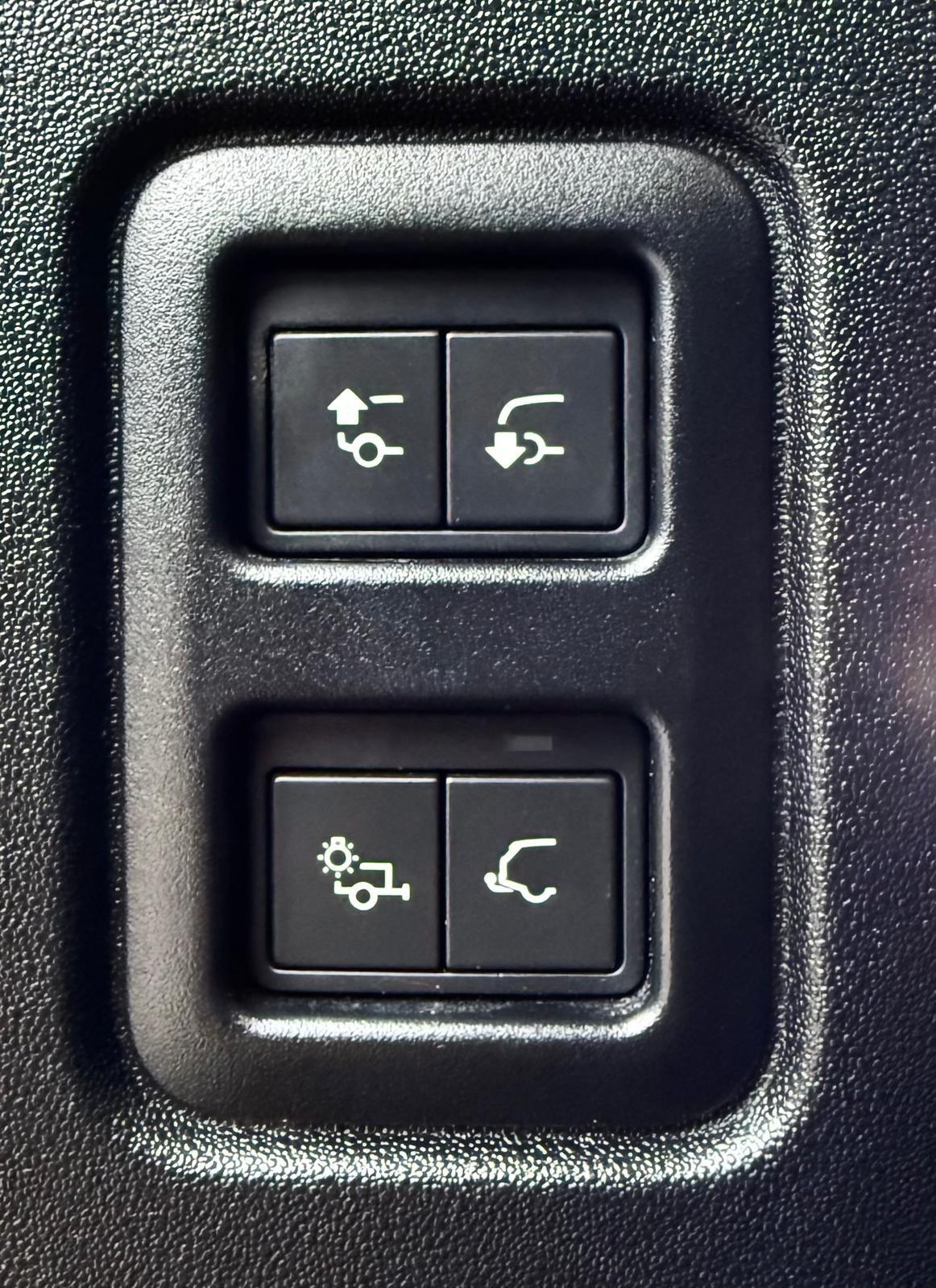 Land Rover Defender view 35