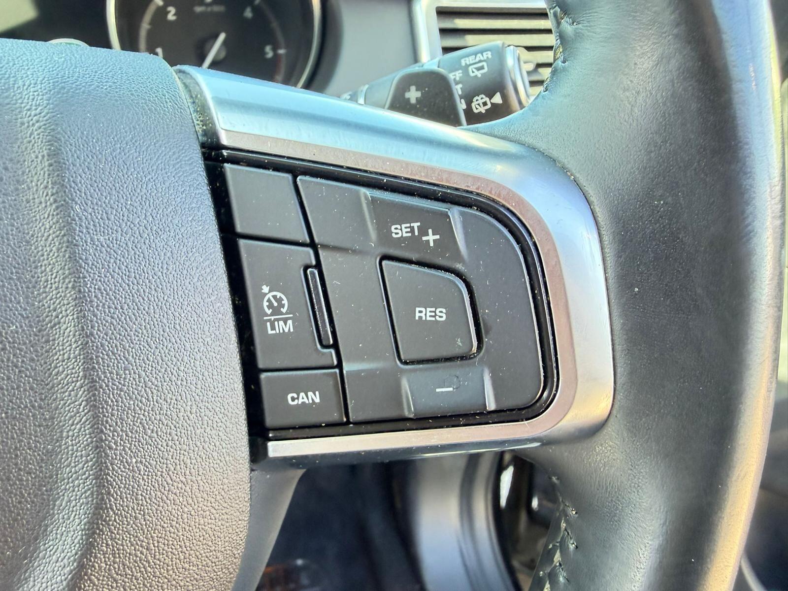 Land Rover Discovery Sport view 19