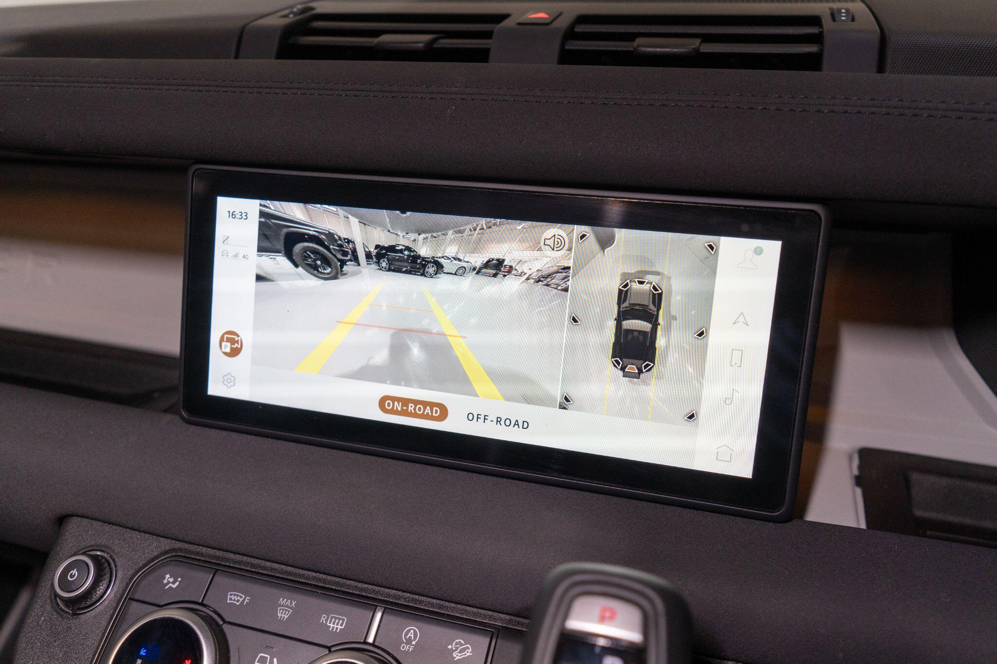 Land Rover Defender view 19