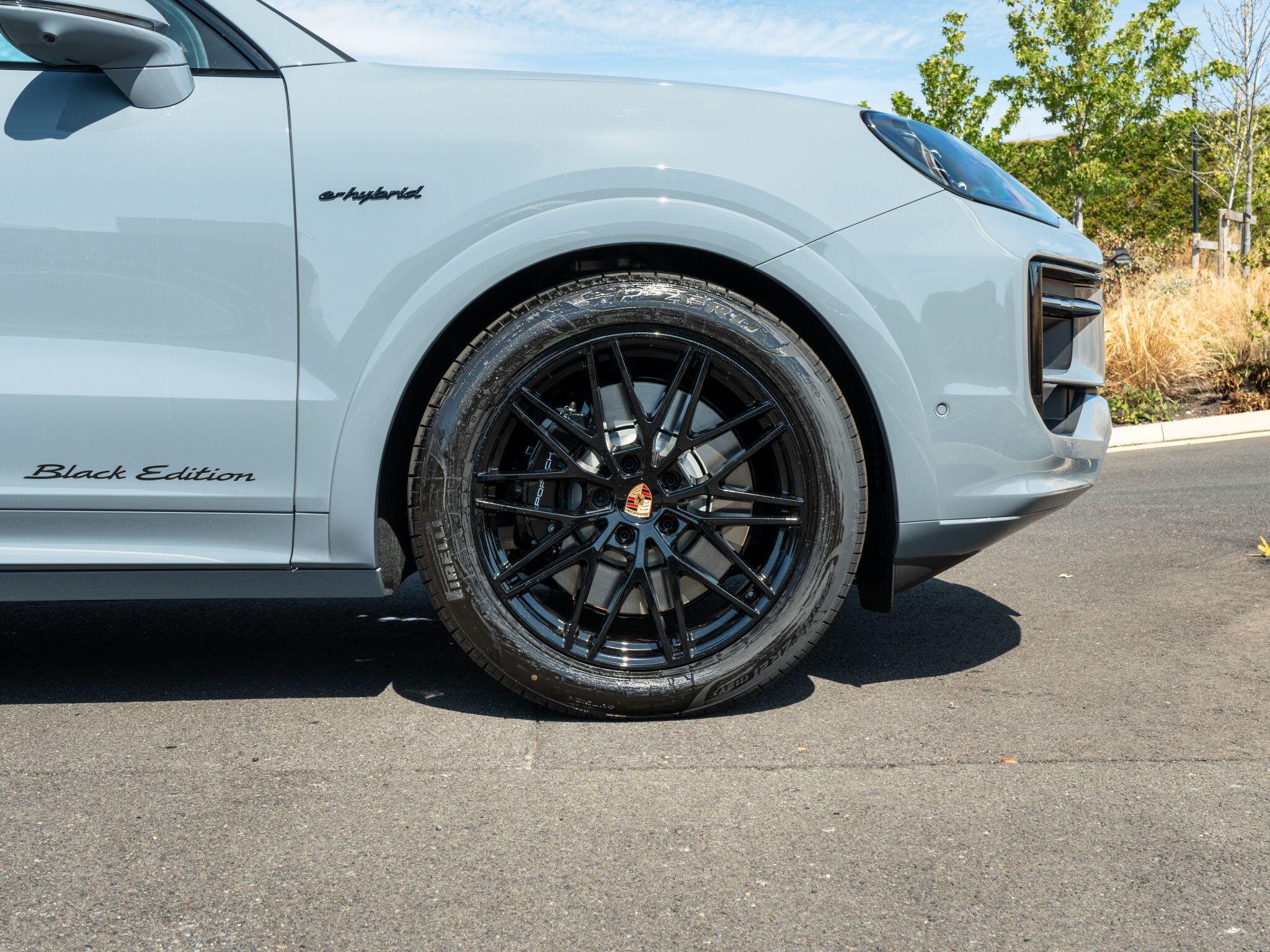 Porsche Cayenne view 16