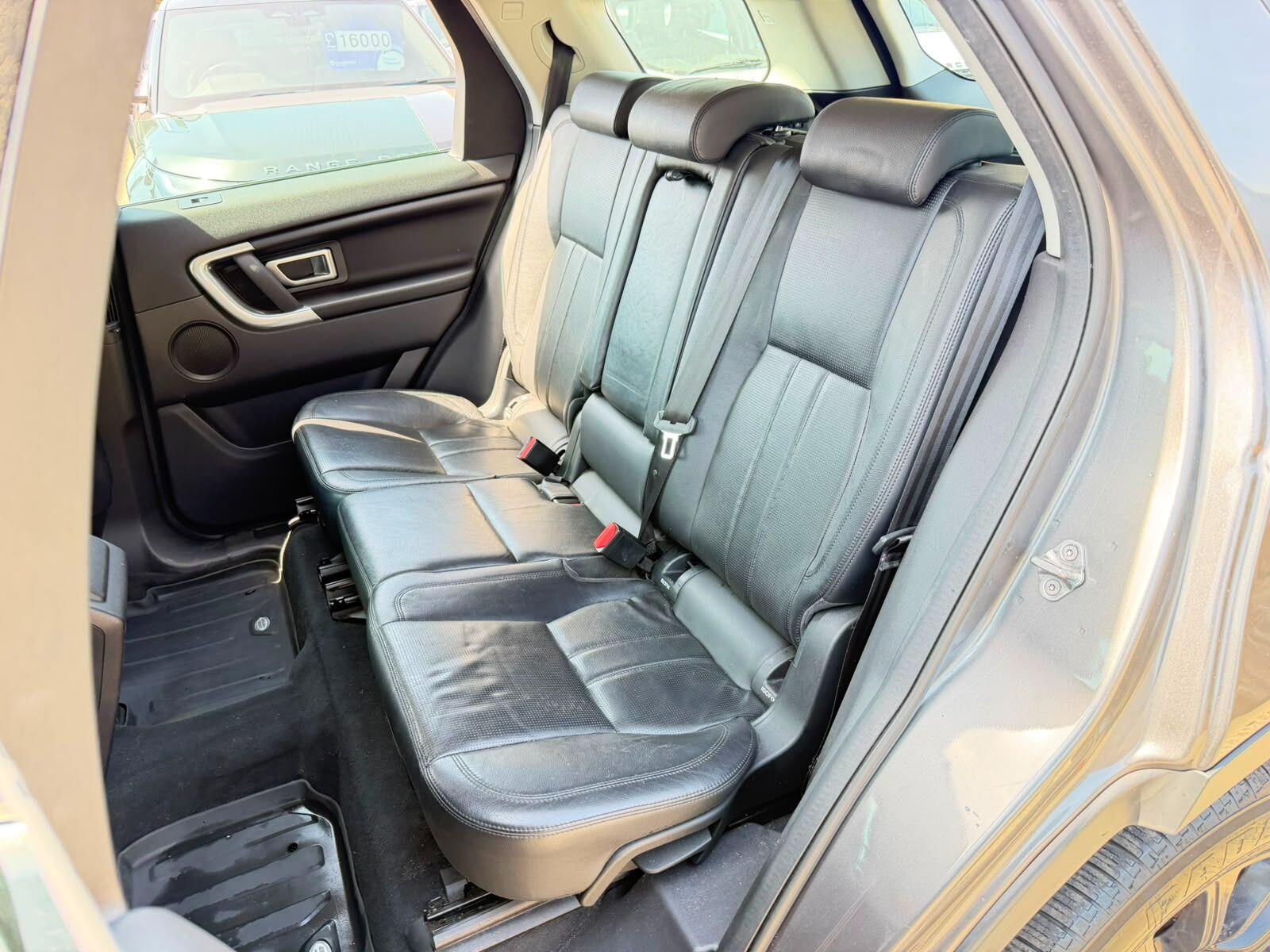Land Rover Discovery Sport view 16
