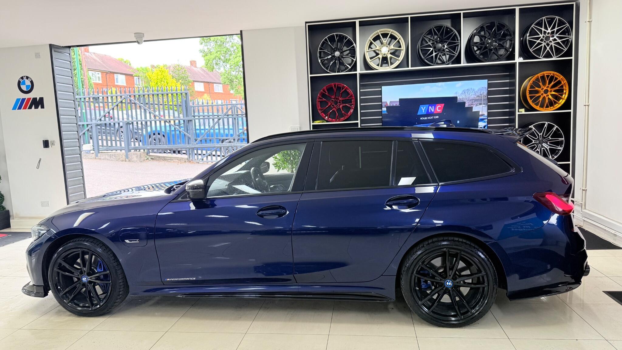 BMW 3 Series view 4