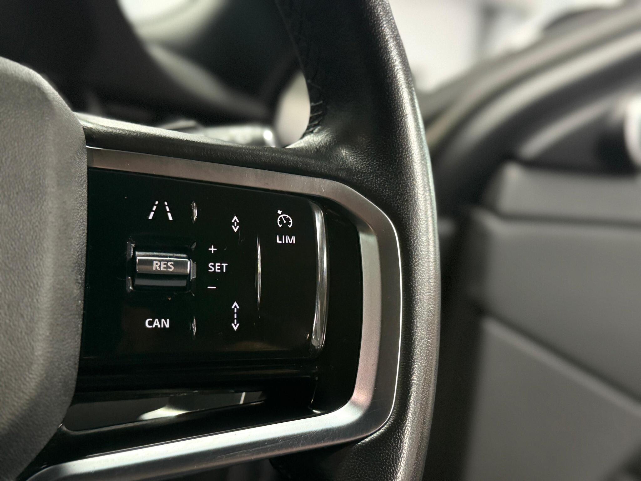 Land Rover Range Rover Evoque view 26