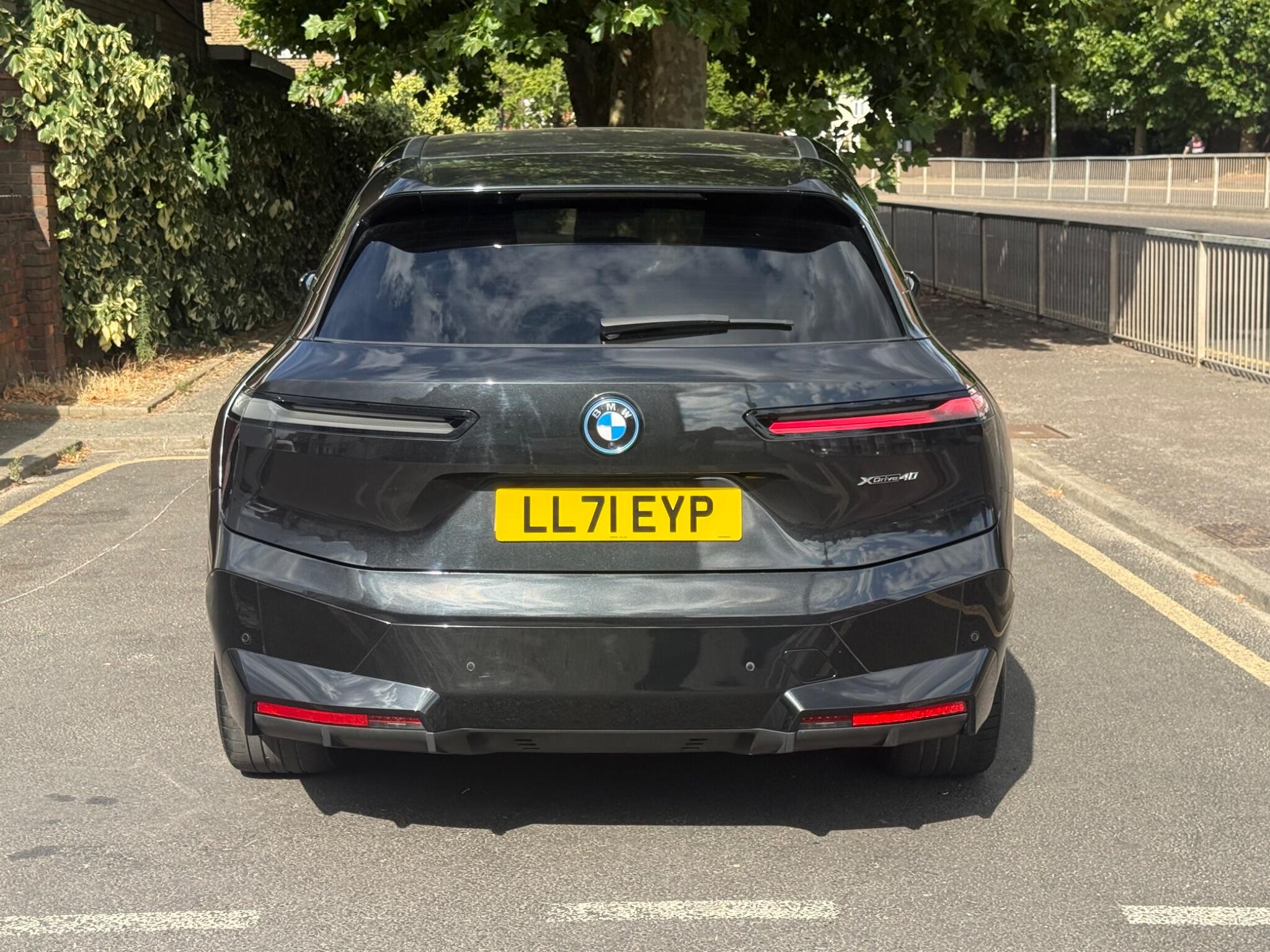 BMW Ix view 5