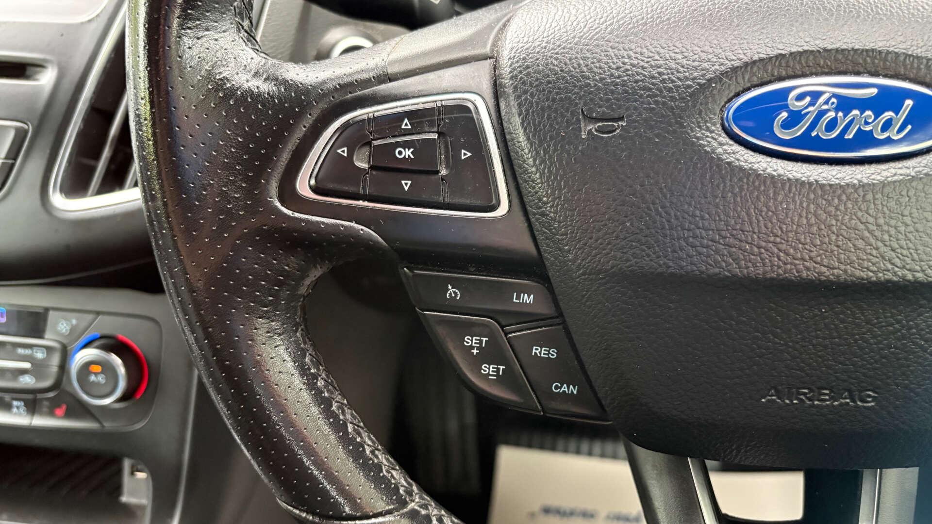 Ford Focus view 19