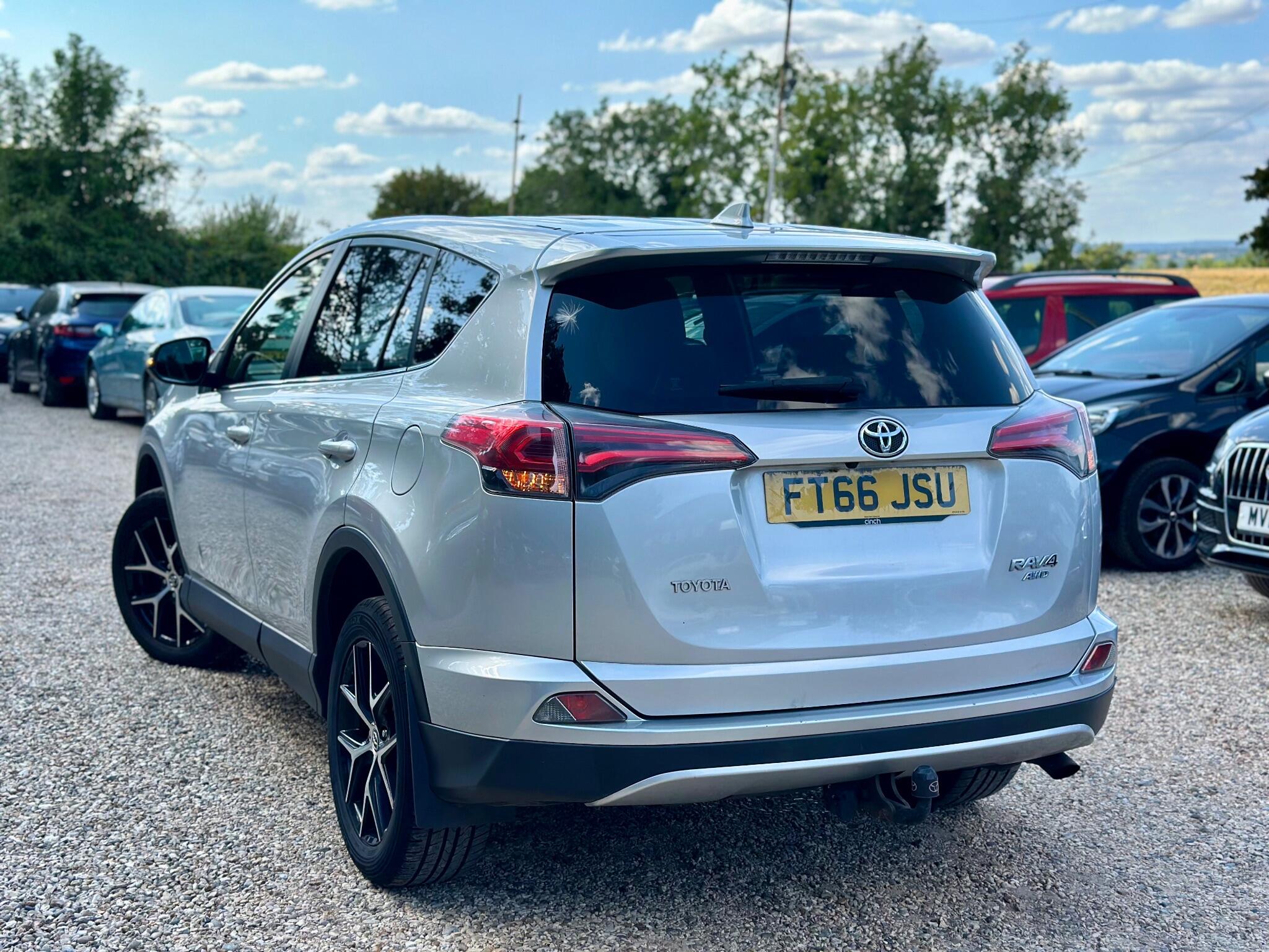 Toyota Rav4 view 11