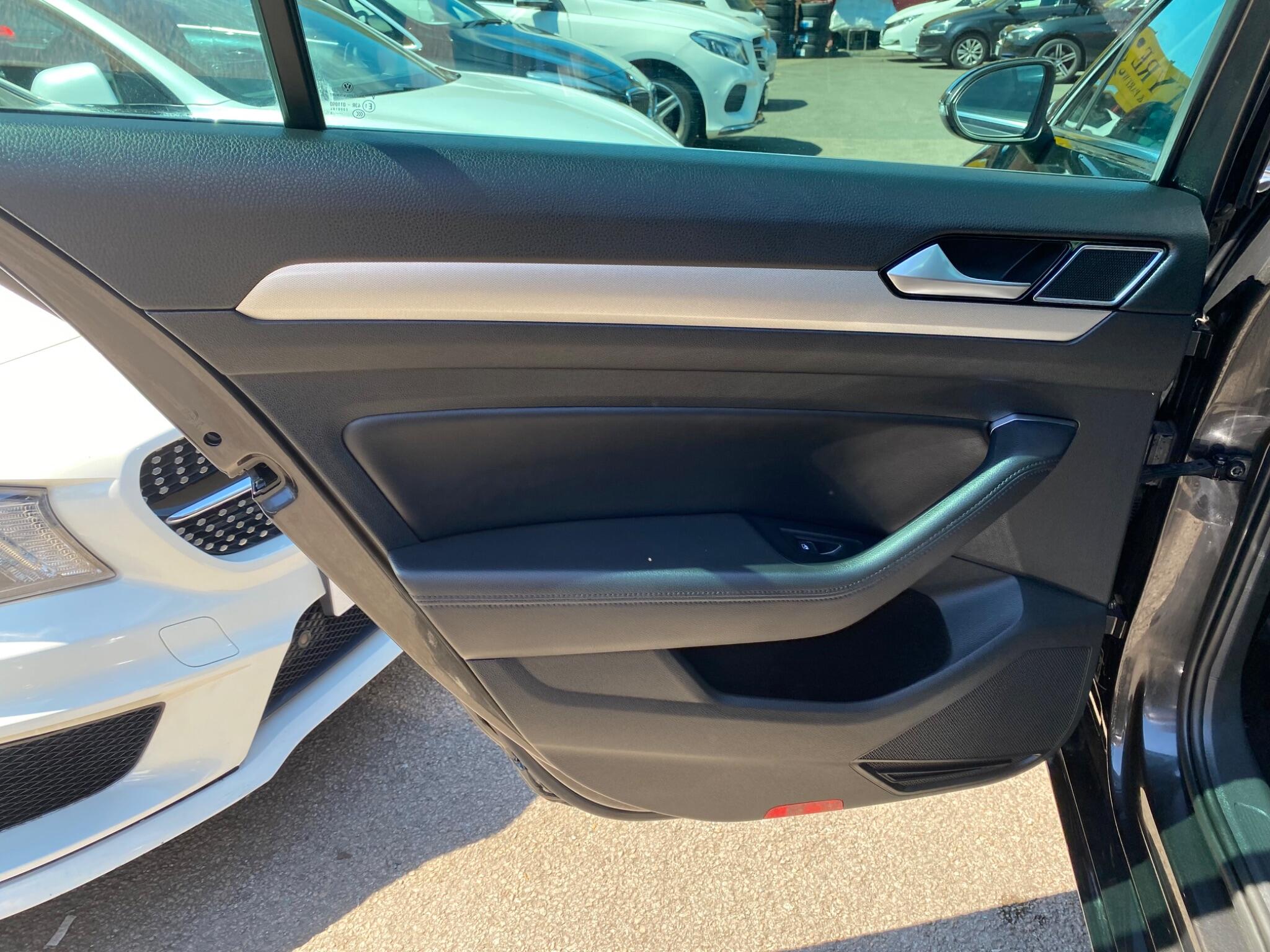 Volkswagen Passat view 34