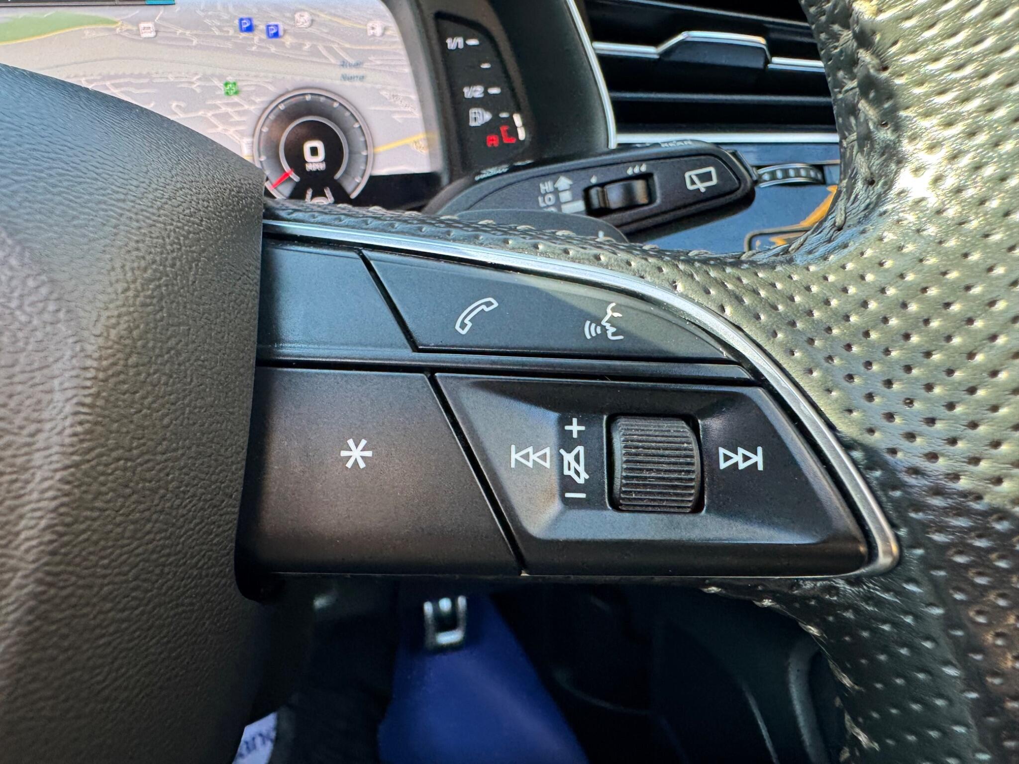 Audi Q8 view 29