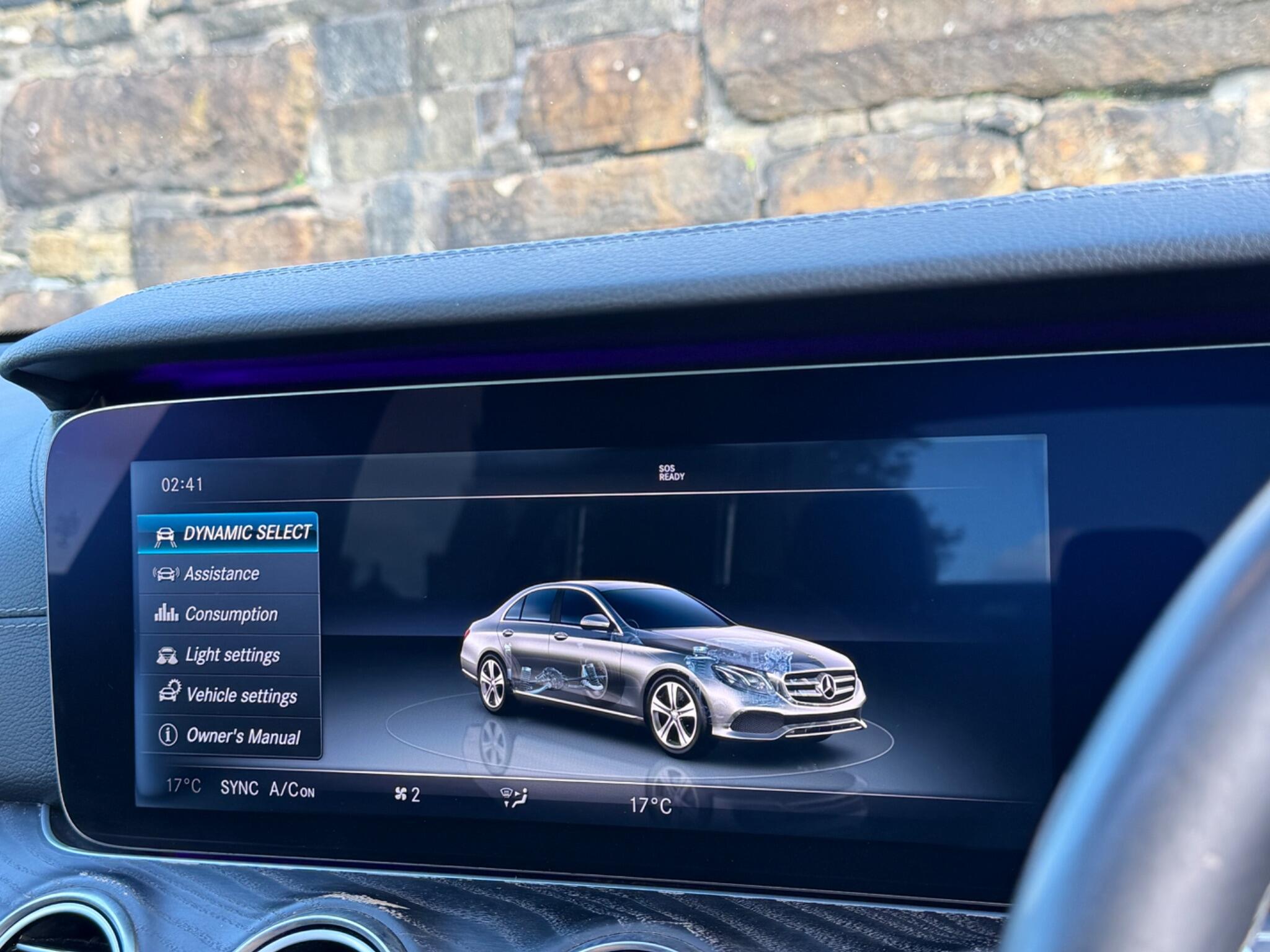 Mercedes-Benz E-Class view 37