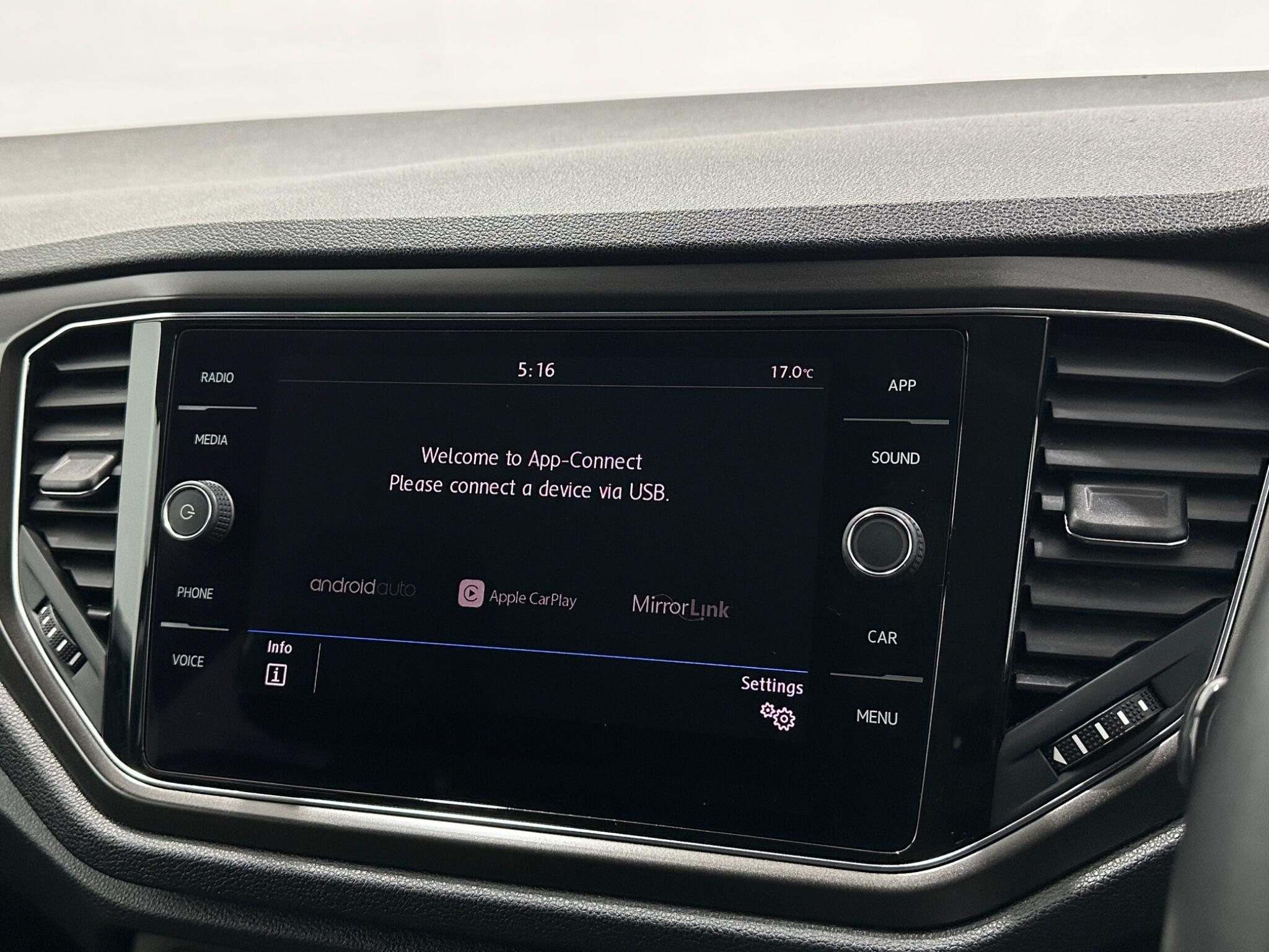 Volkswagen T-Roc view 23
