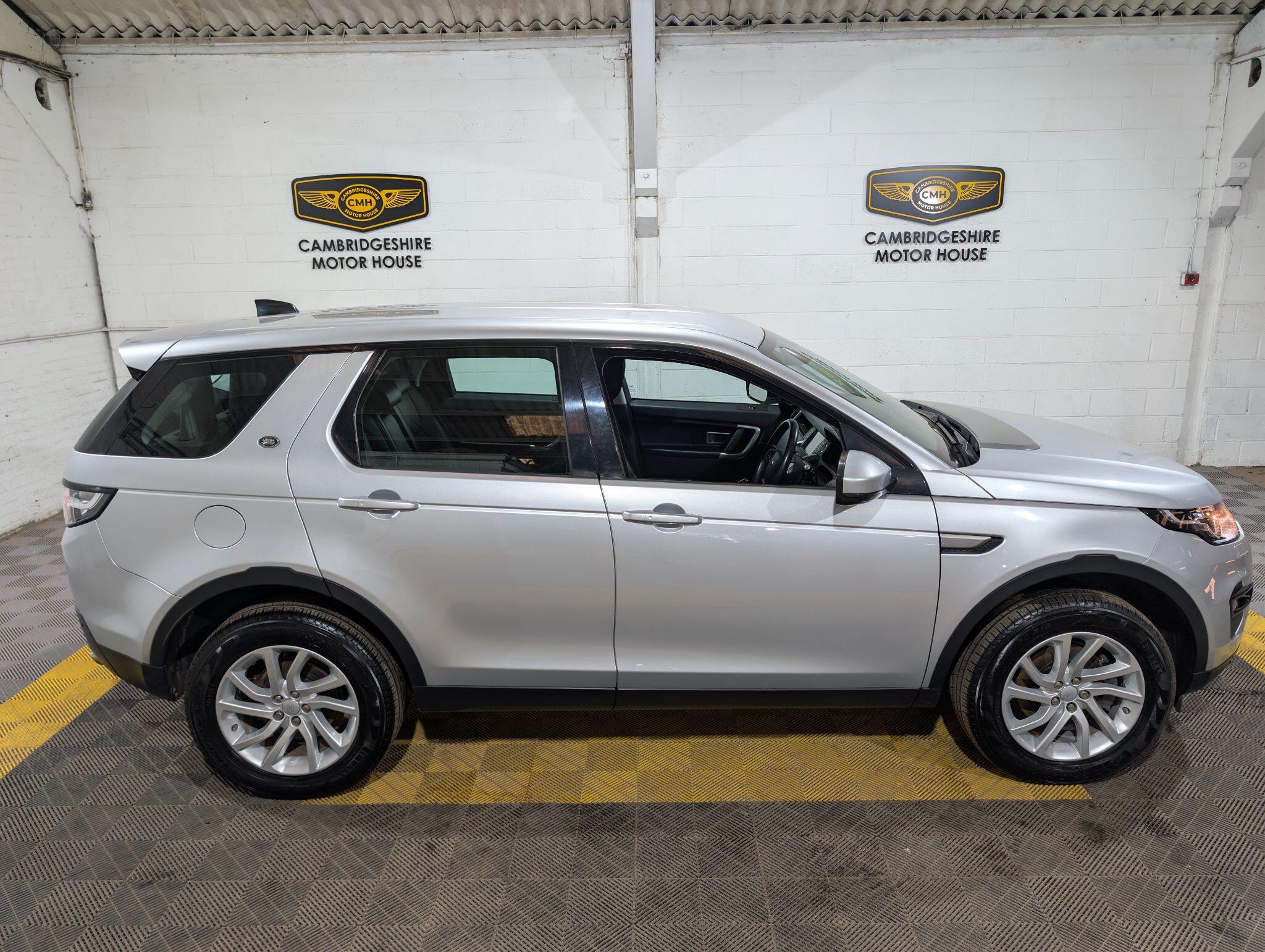 Land Rover Discovery Sport view 65