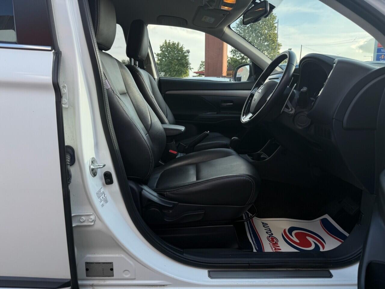 Mitsubishi Outlander view 41