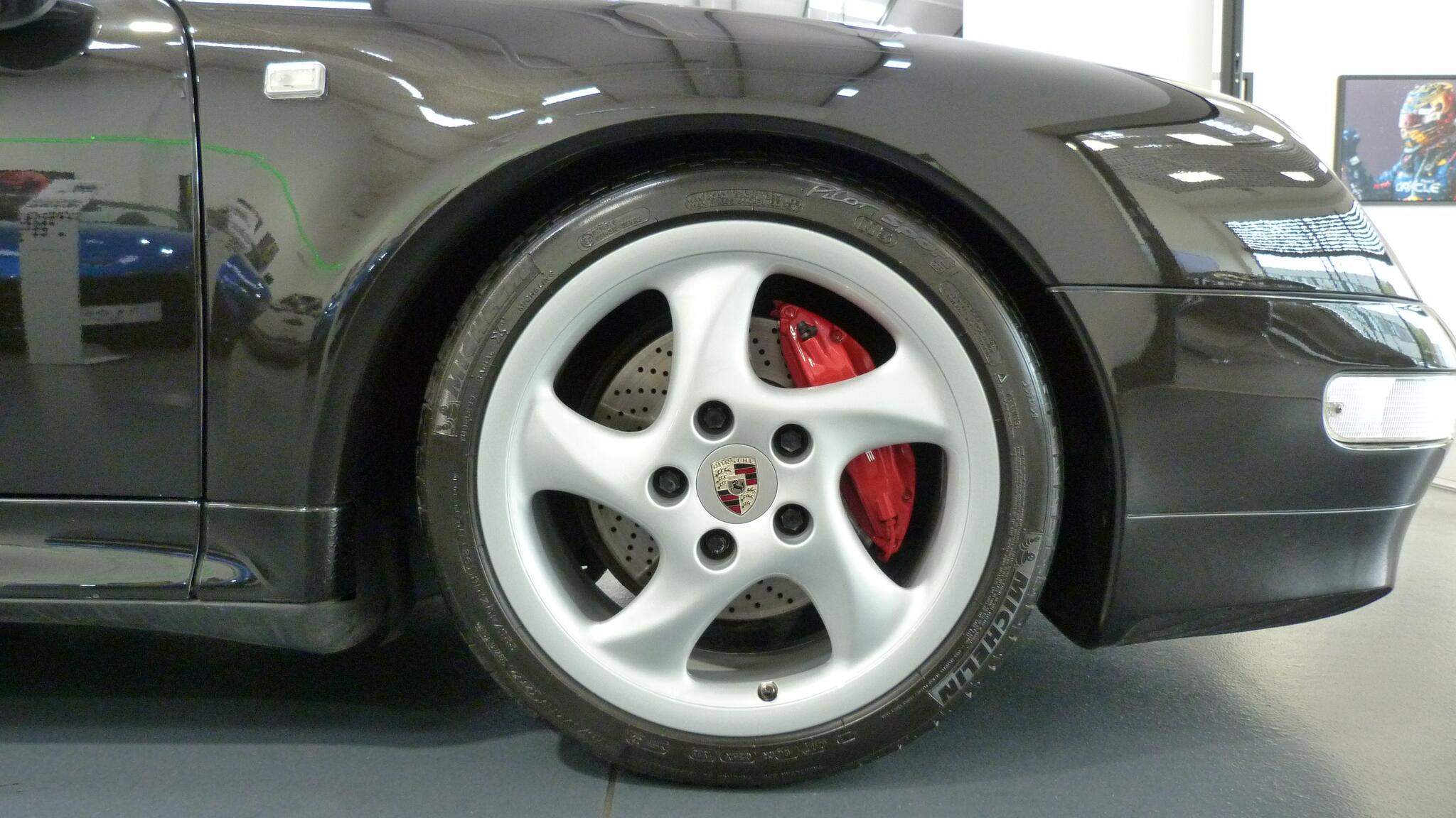 Porsche 911 view 4