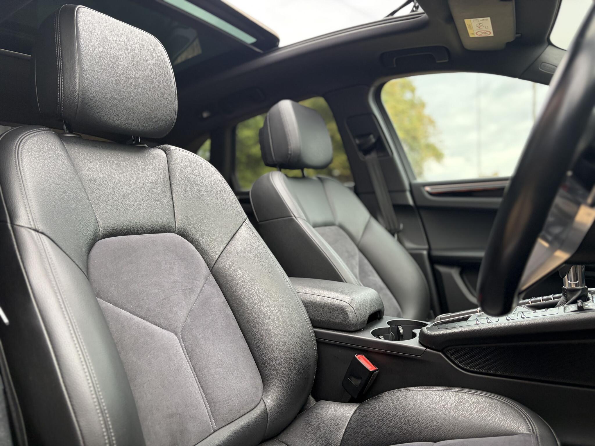 Porsche Macan view 20