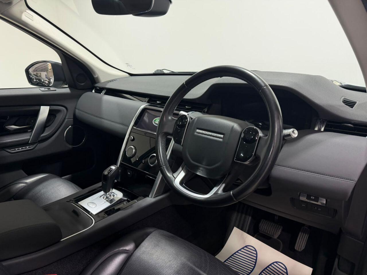 Land Rover Discovery Sport view 13