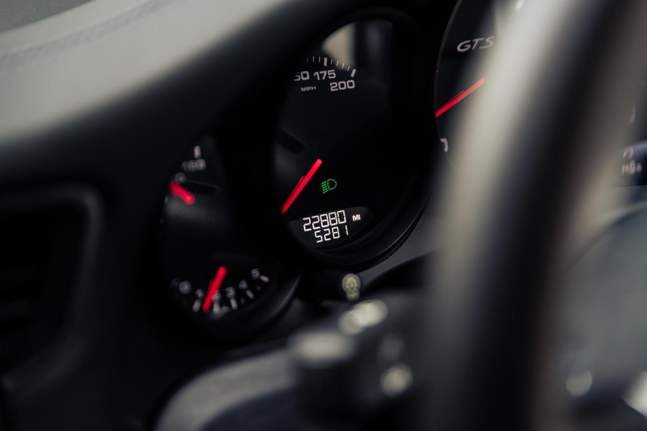 Porsche 911 view 22
