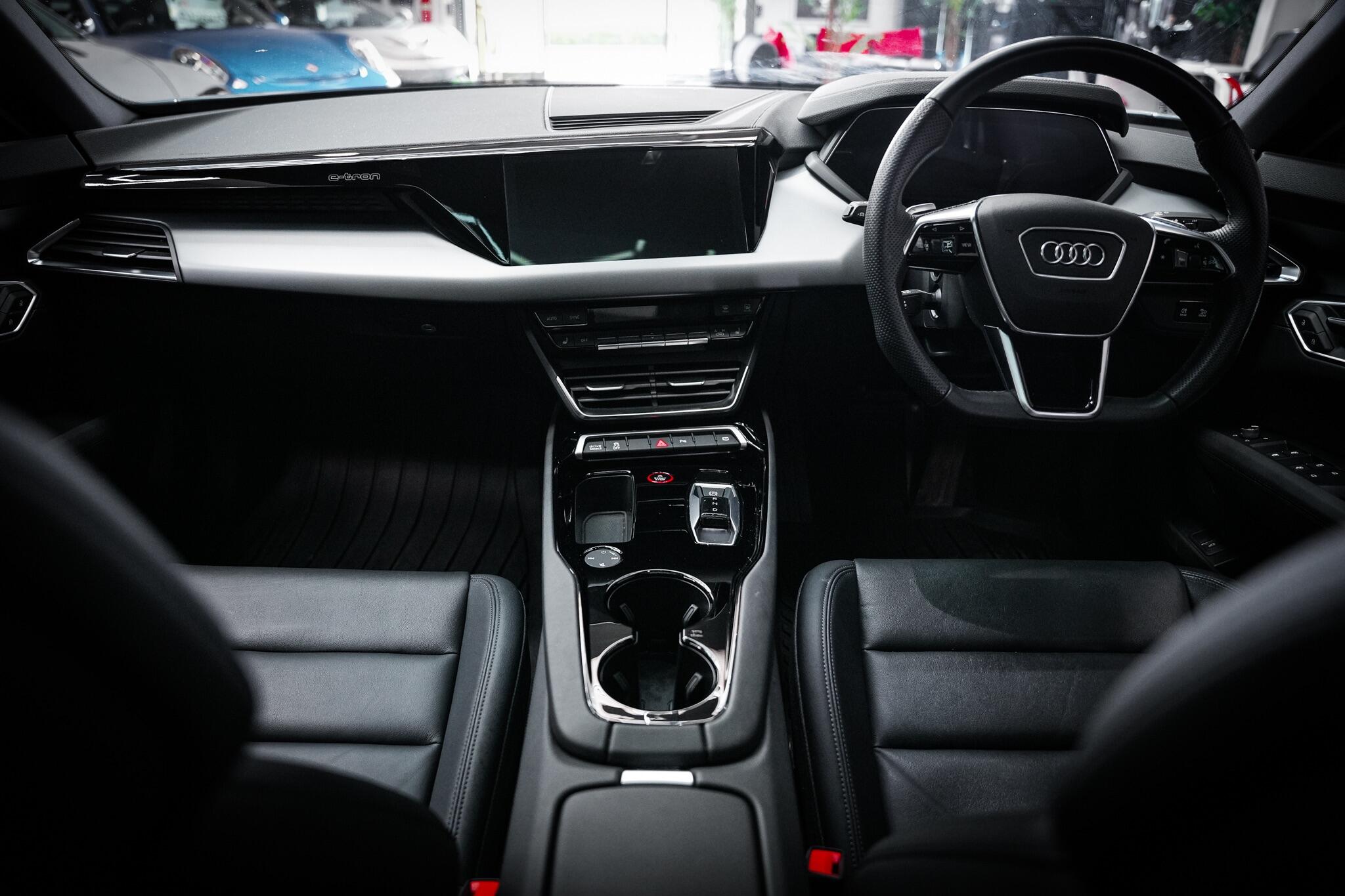 Audi e-tron GT view 22