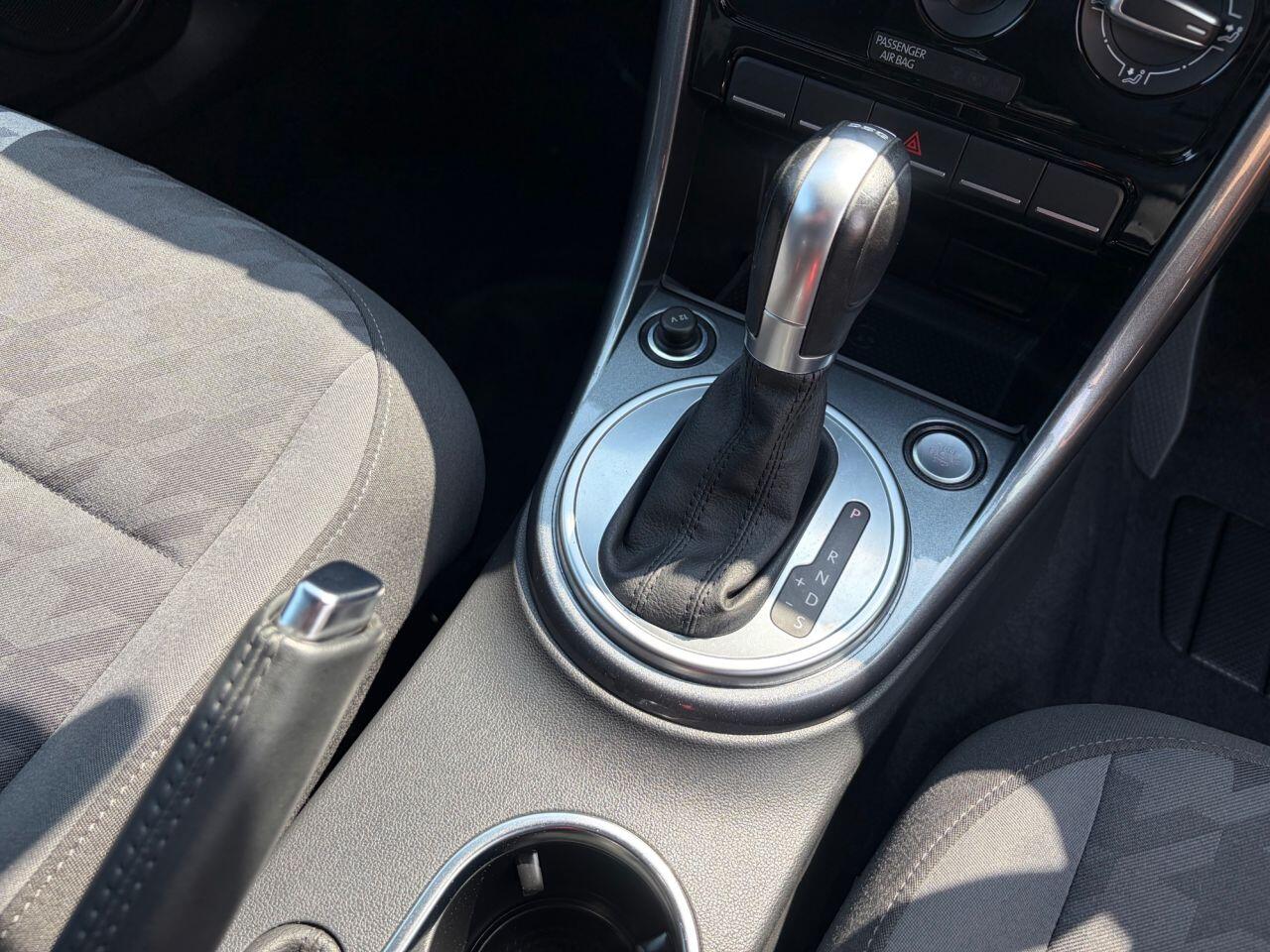 Volkswagen Beetle view 25