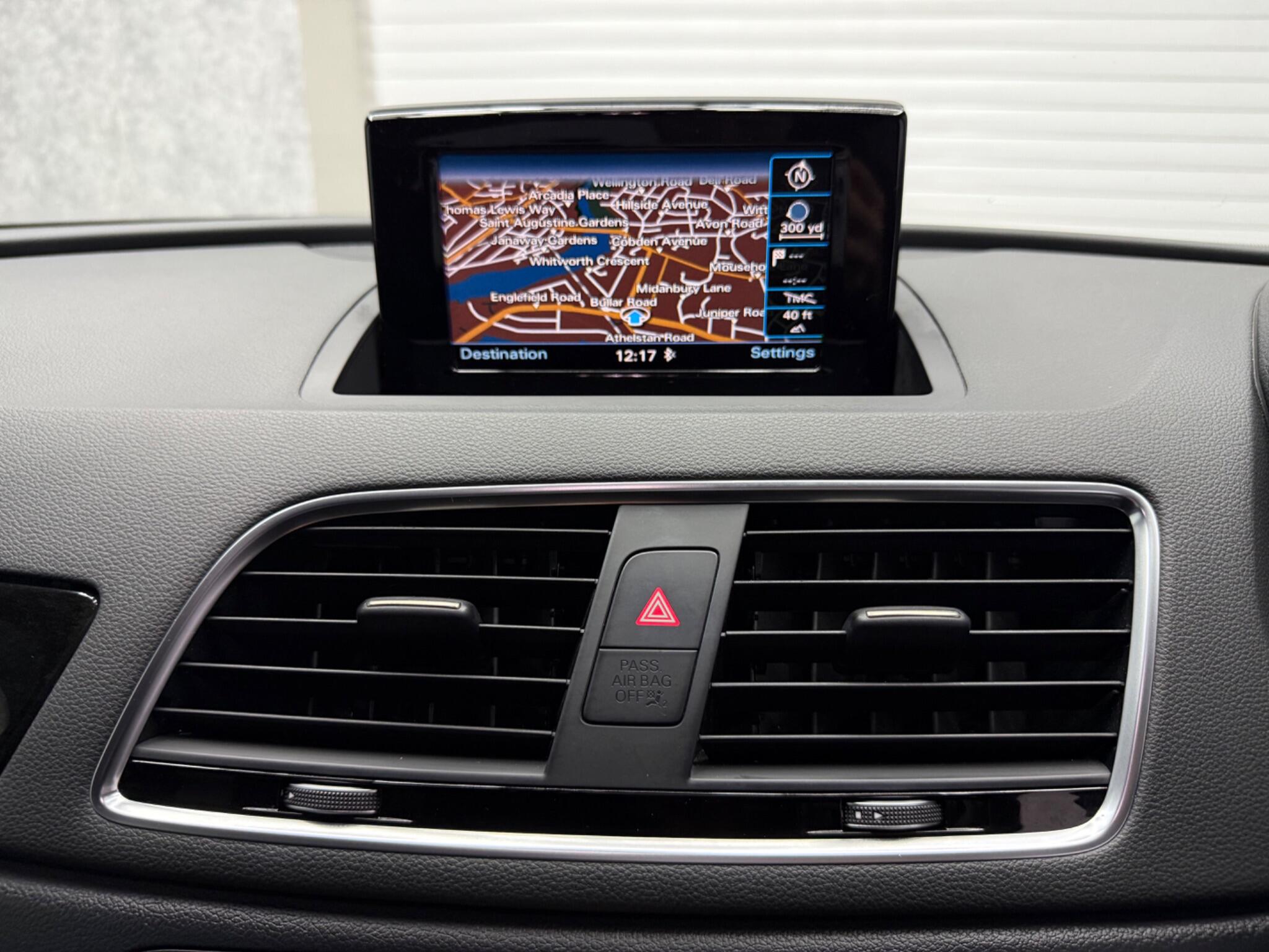 Audi Q3 view 16