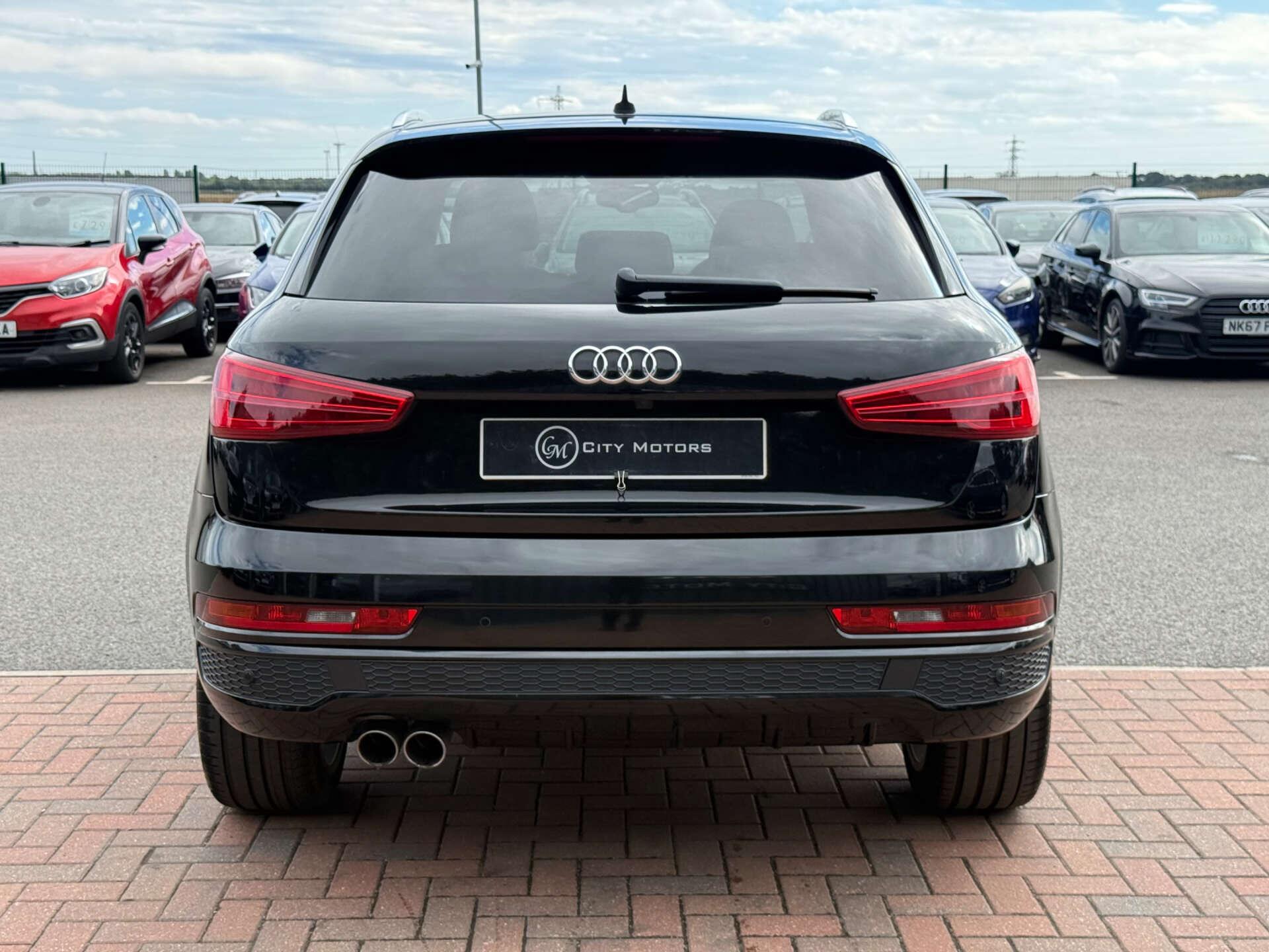 Audi Q3 view 26