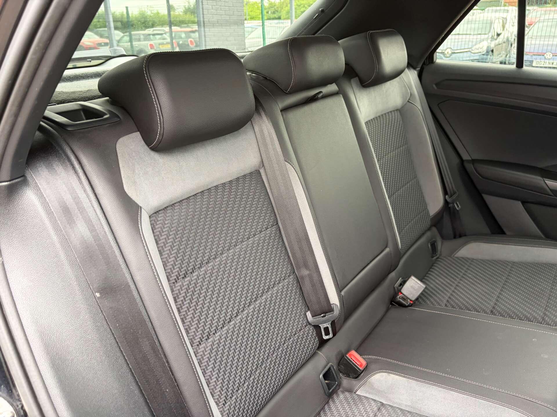 Volkswagen T-Roc view 27