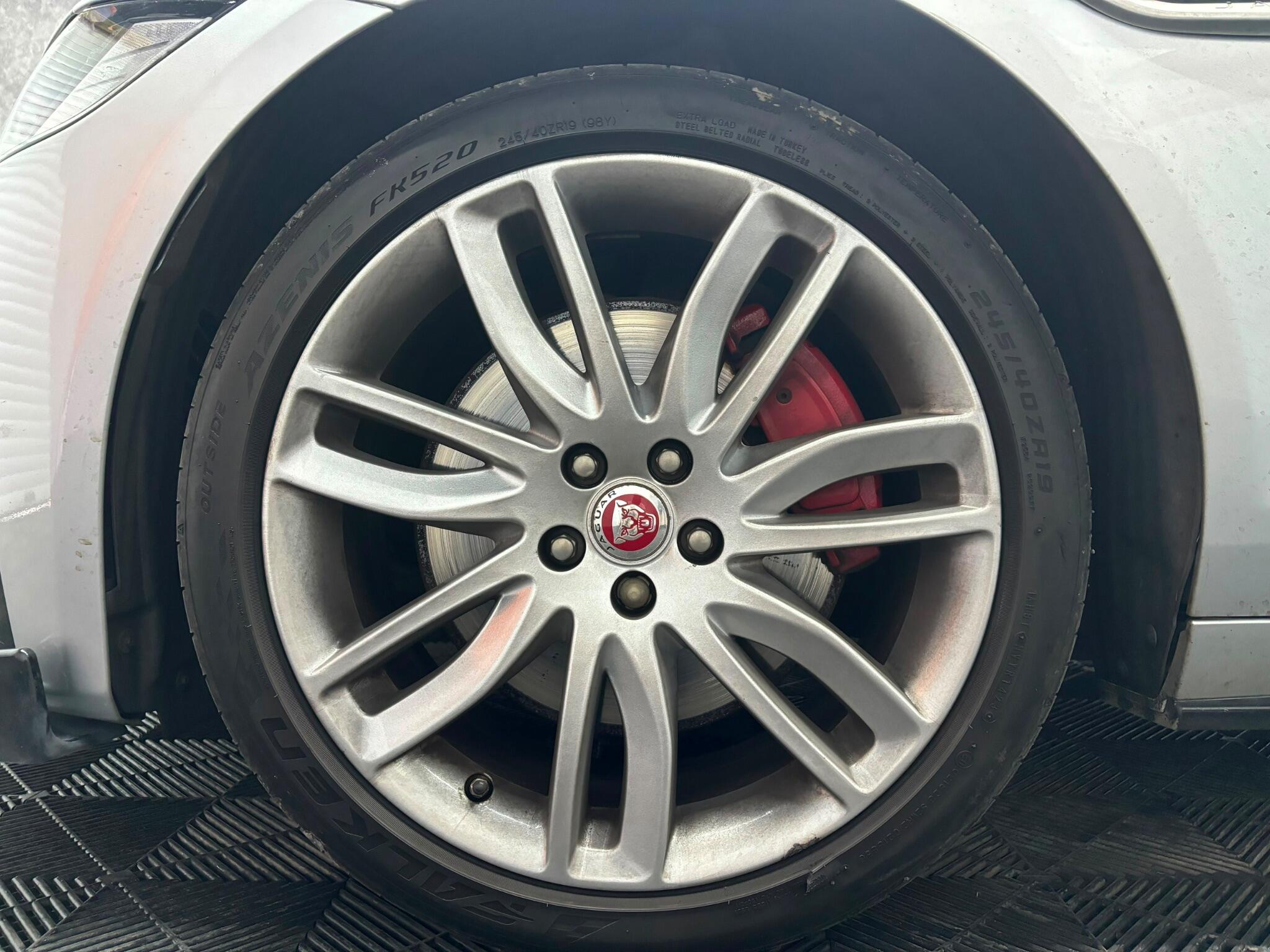 Jaguar XF view 39