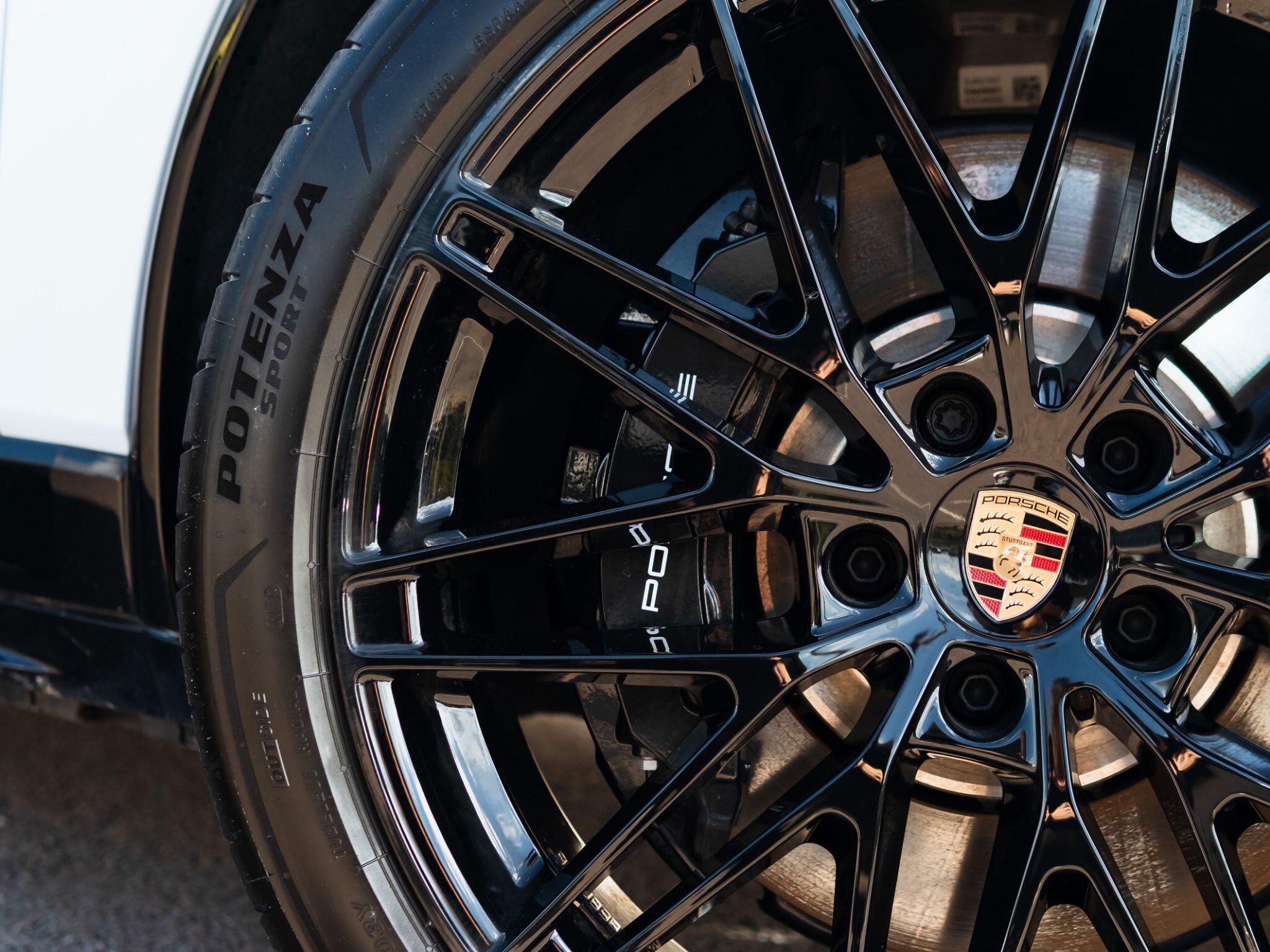 Porsche Macan view 24