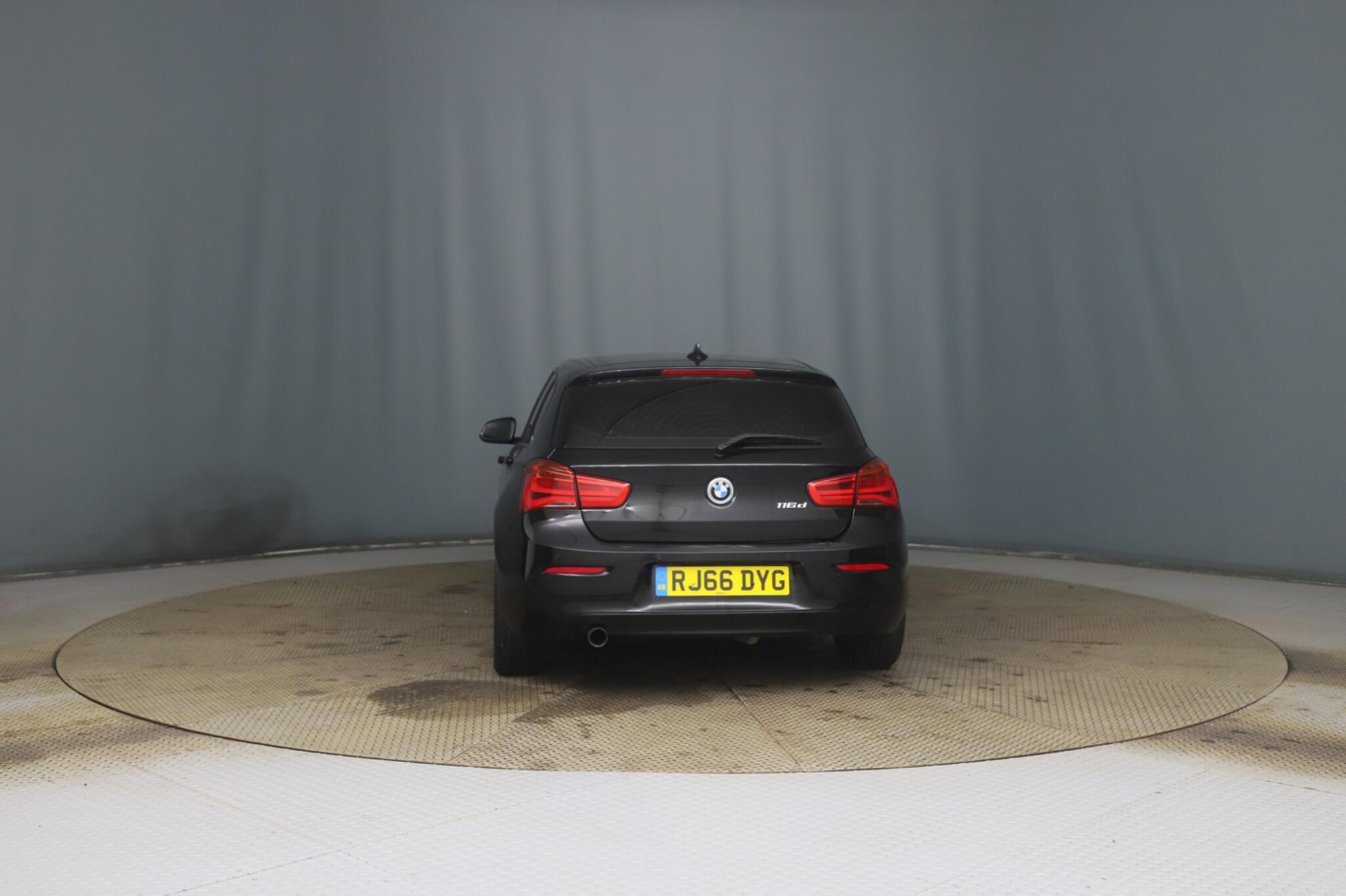 BMW 1 Series view 5
