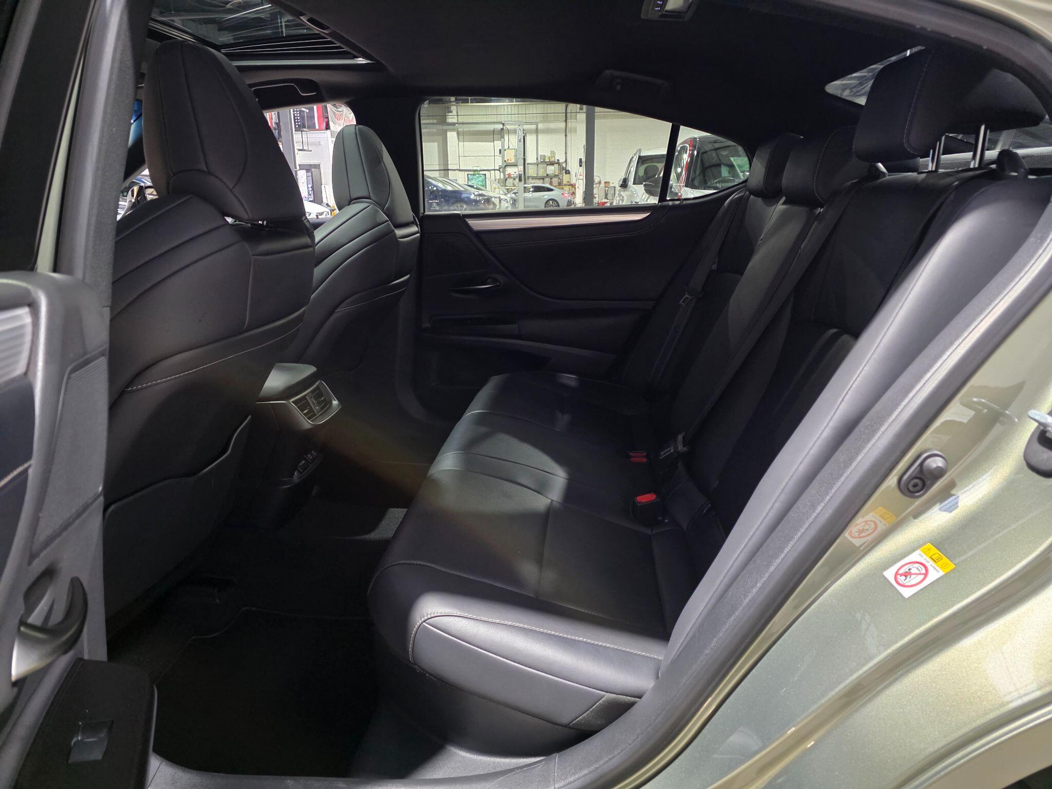 Lexus Es view 27