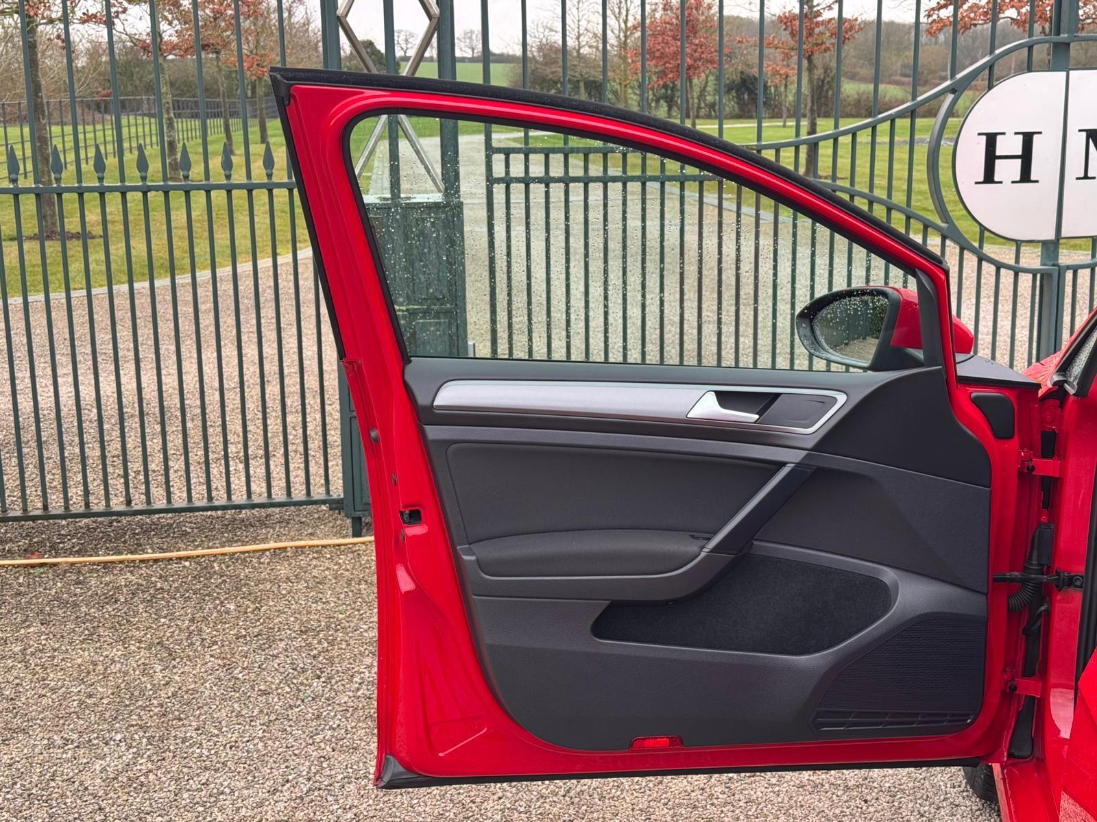 2015 Volkswagen Golf image 20