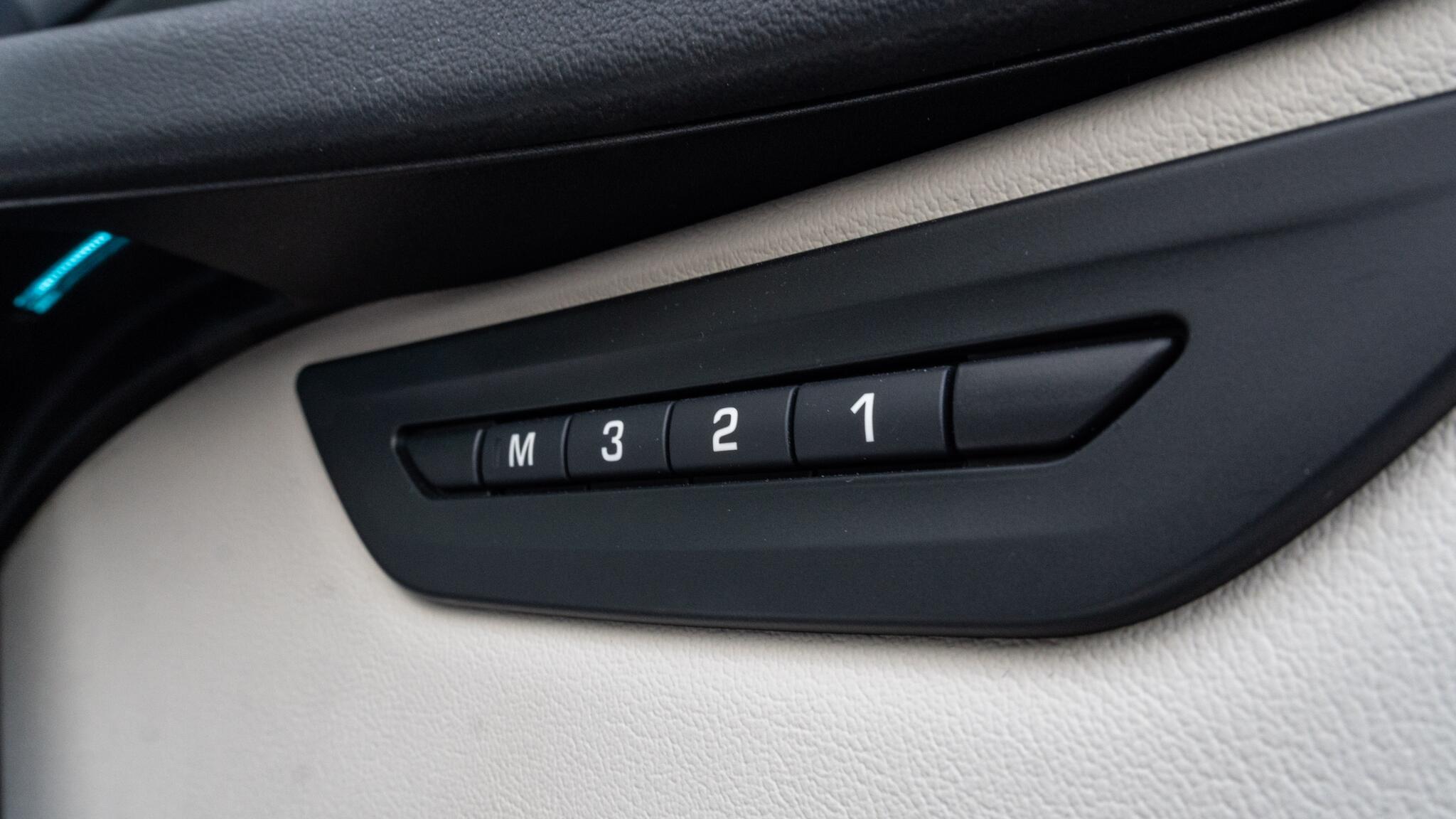 Jaguar Xe view 79