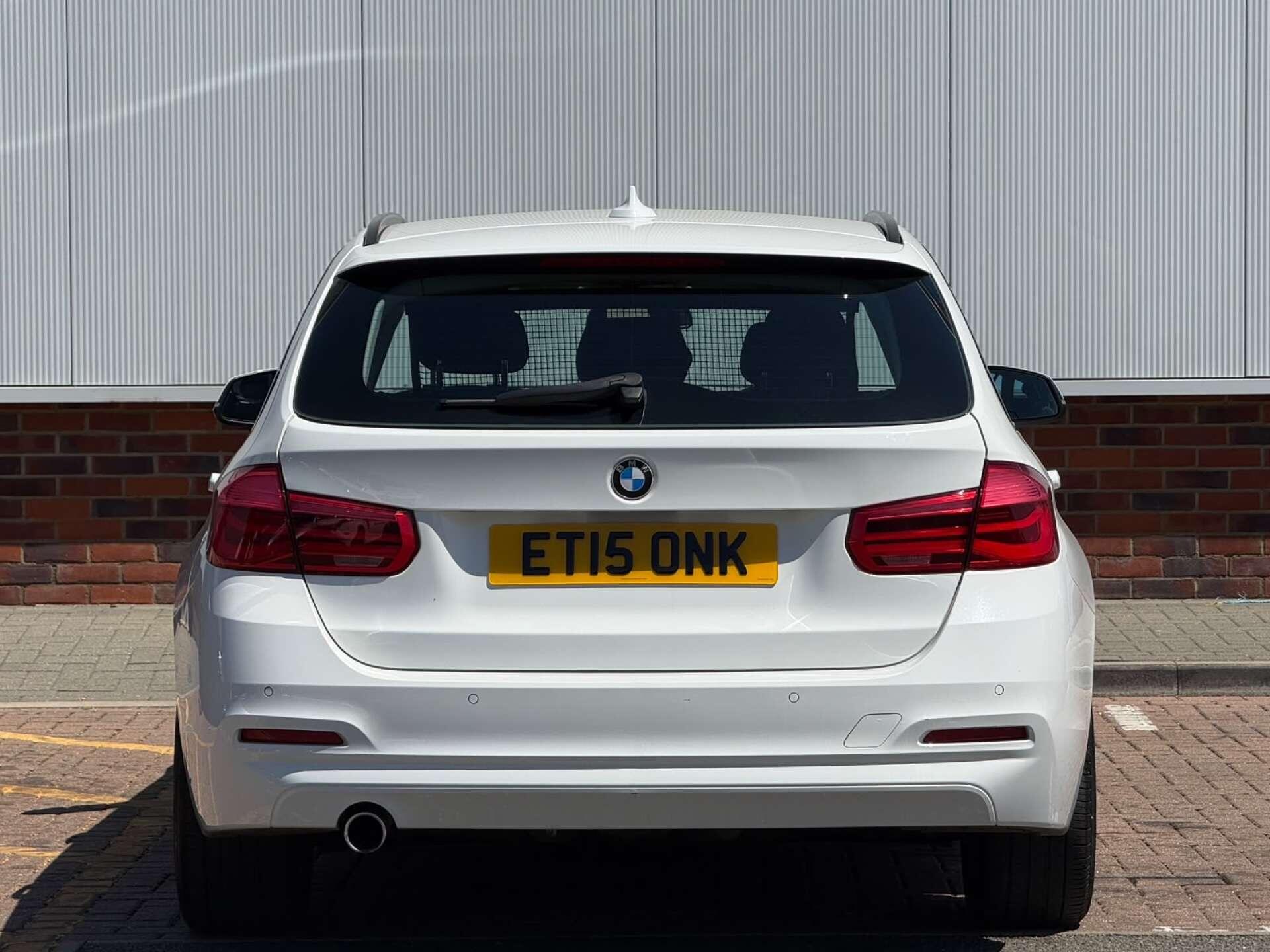 BMW 3 Series view 9